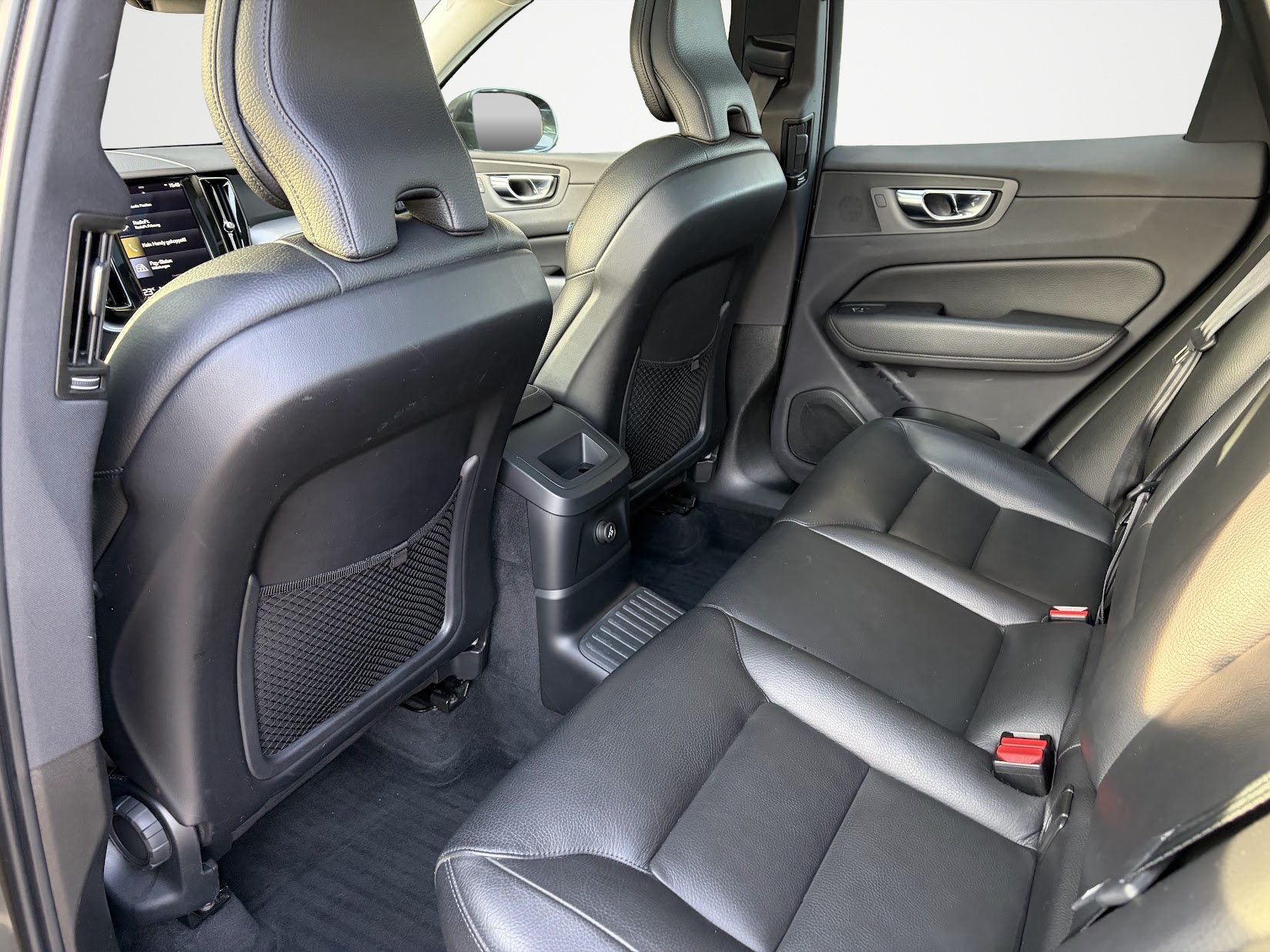 VOLVO XC60 T8 eAWD Momentum Geartronic-image-12