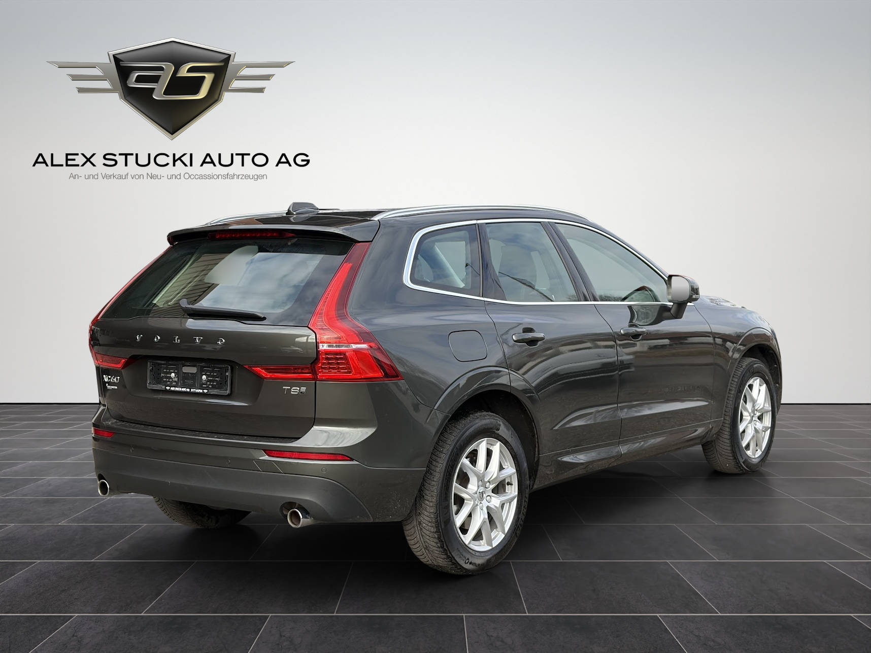 VOLVO XC60 T8 eAWD Momentum Geartronic-image-7