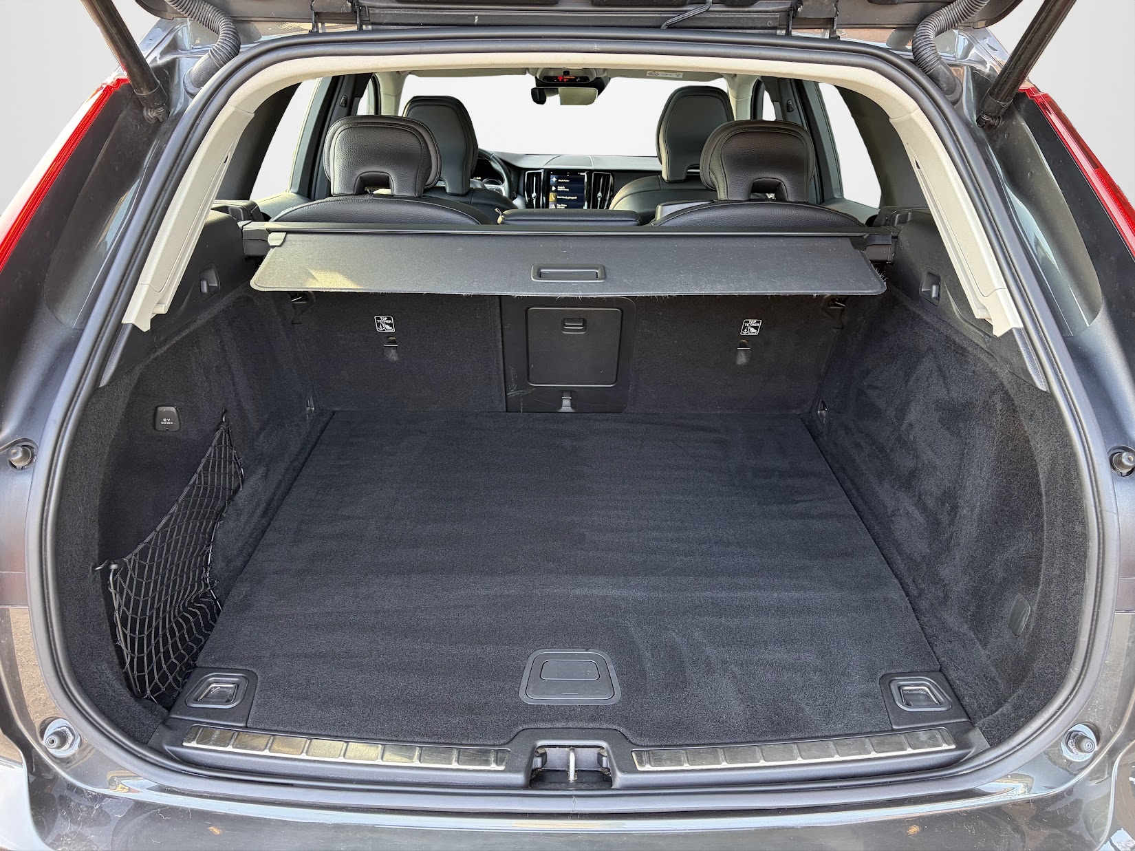 VOLVO XC60 T8 eAWD Momentum Geartronic-image-14