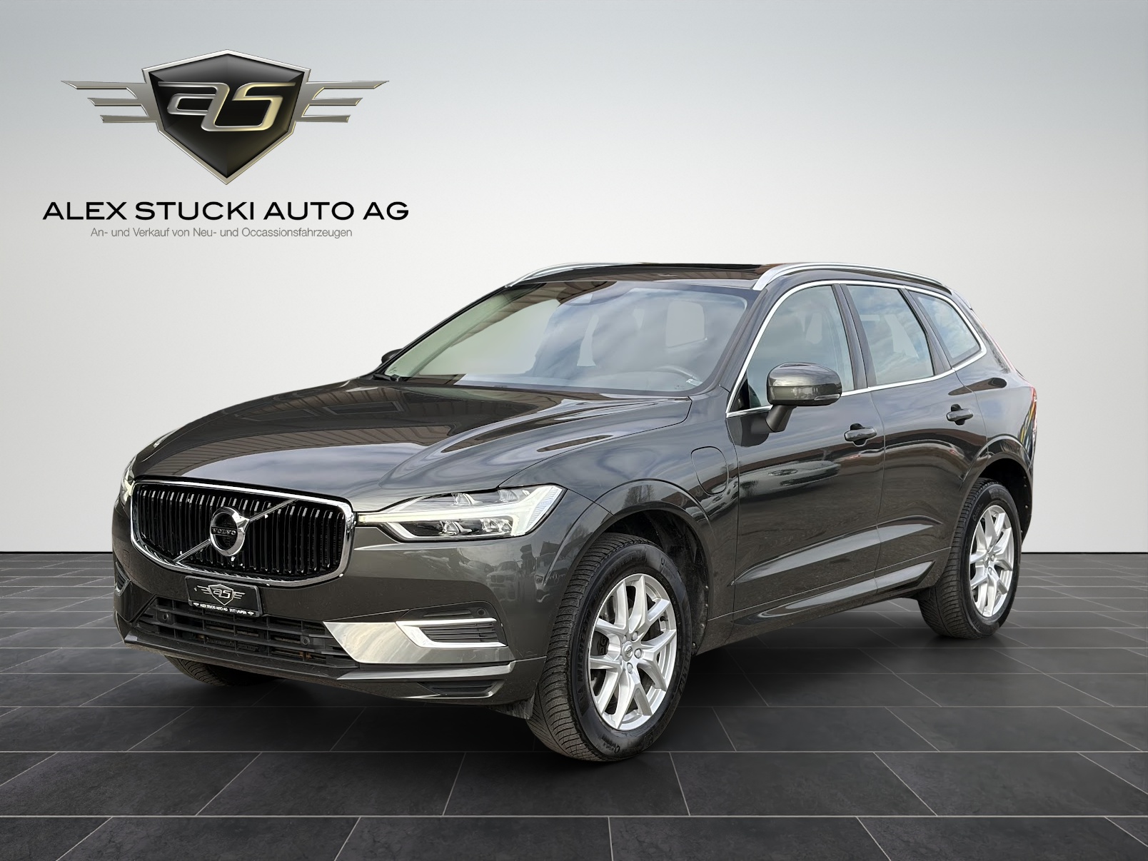VOLVO XC60 T8 eAWD Momentum Geartronic-showroom-element-2