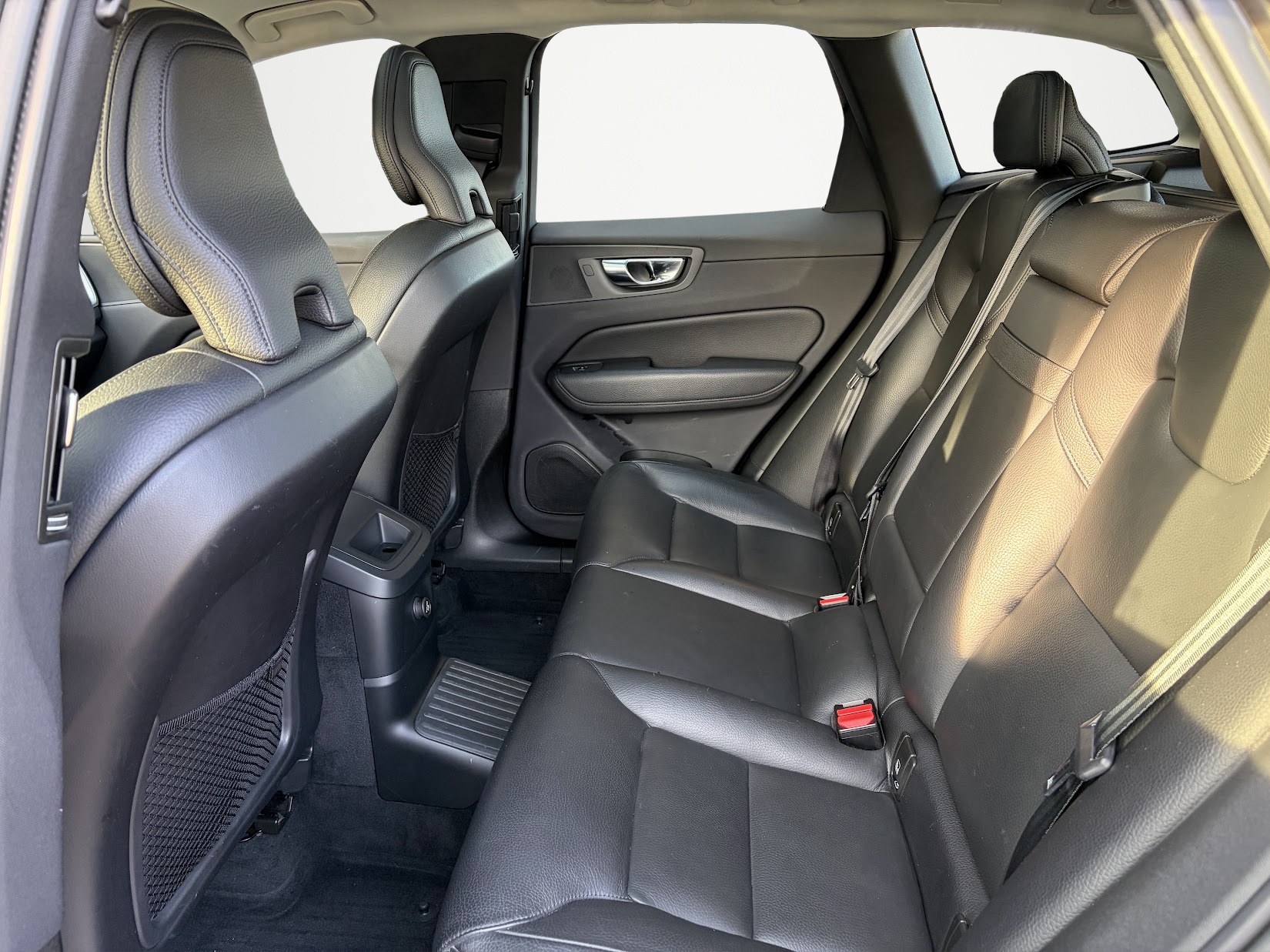 VOLVO XC60 T8 eAWD Momentum Geartronic-image-13
