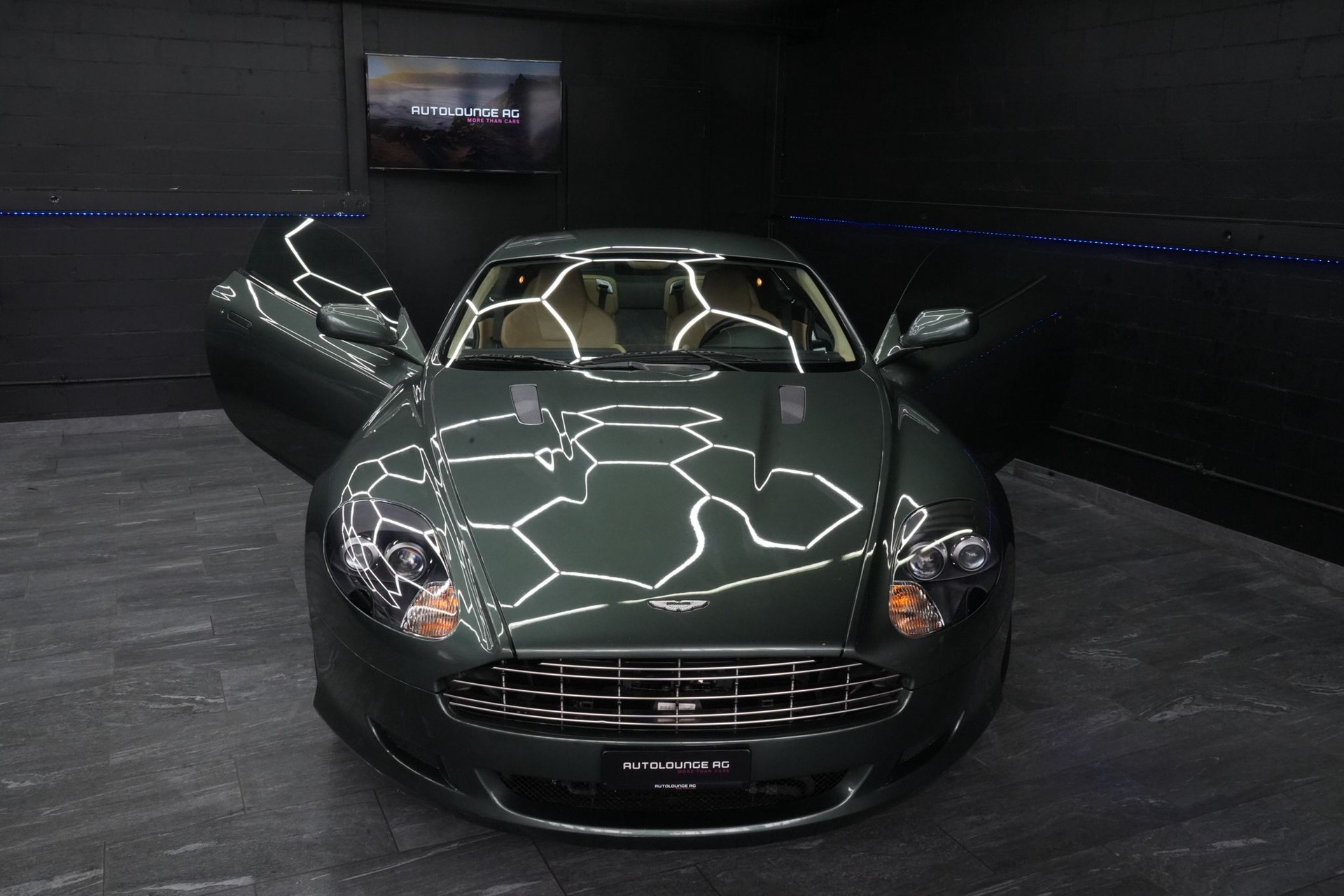 ASTON MARTIN DB9 Touchtronic 2-showroom-element-3