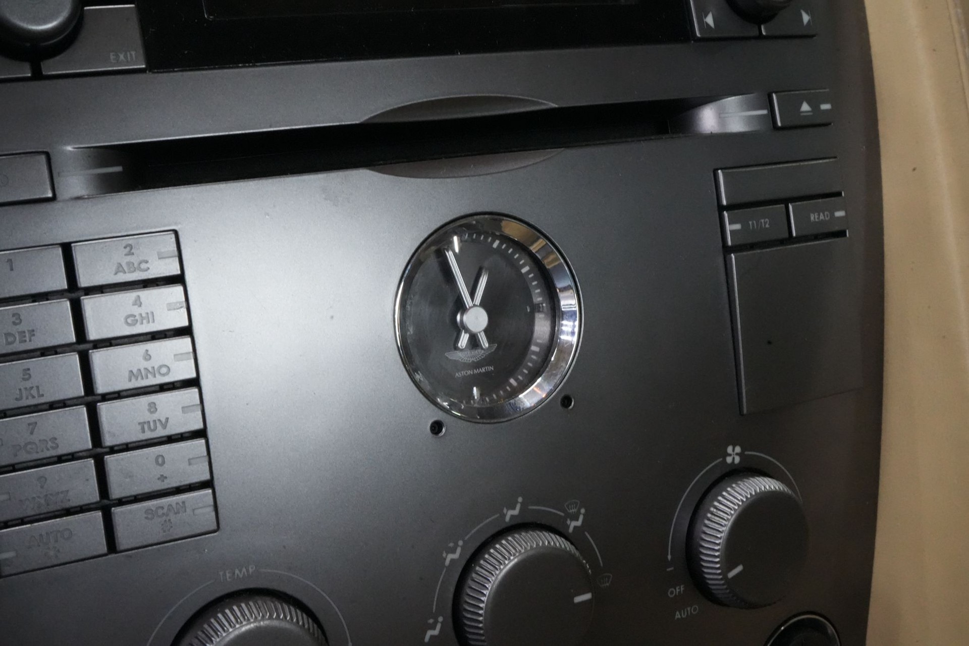 ASTON MARTIN DB9 Touchtronic 2-image-15