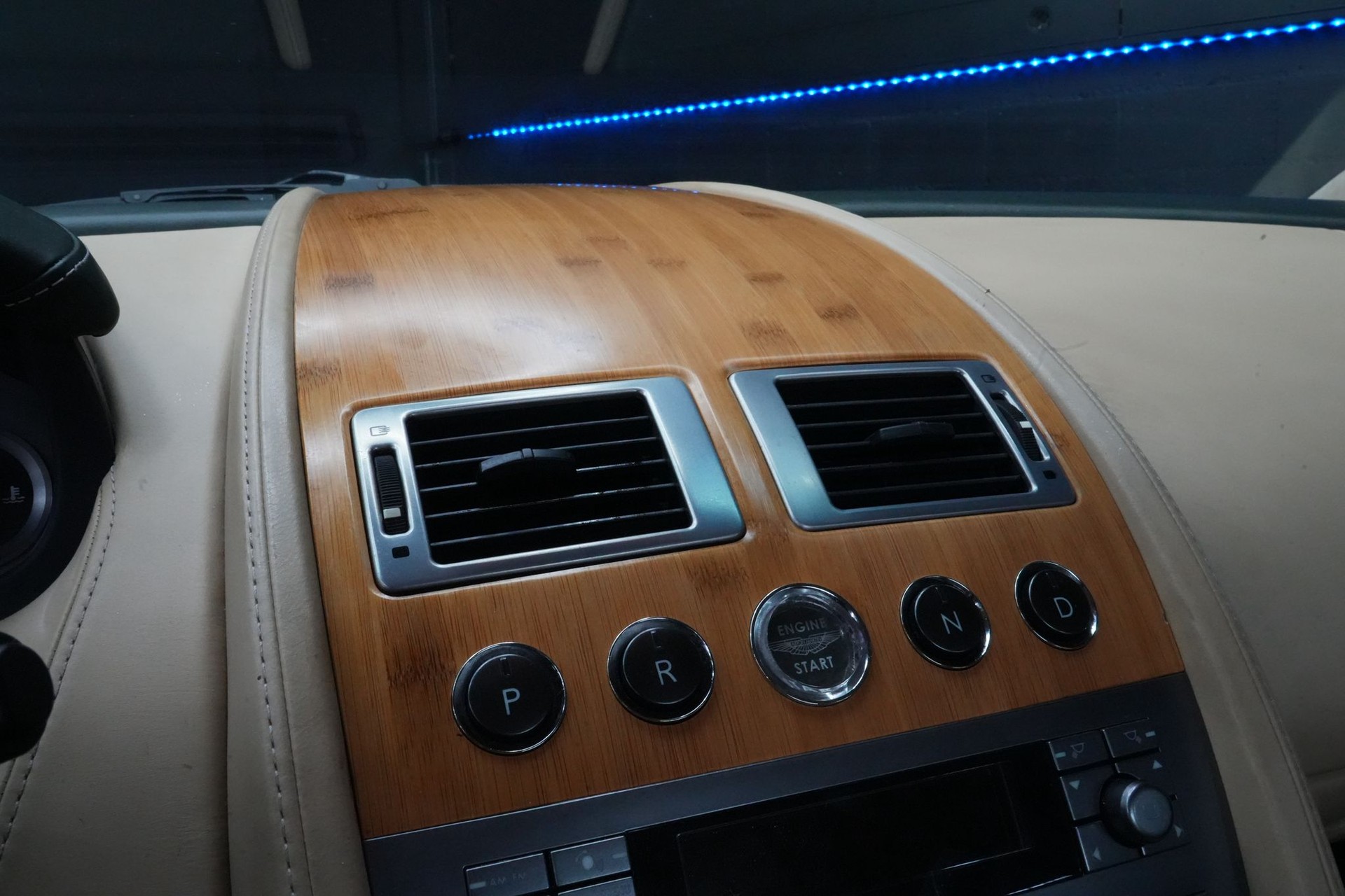 ASTON MARTIN DB9 Touchtronic 2-image-13