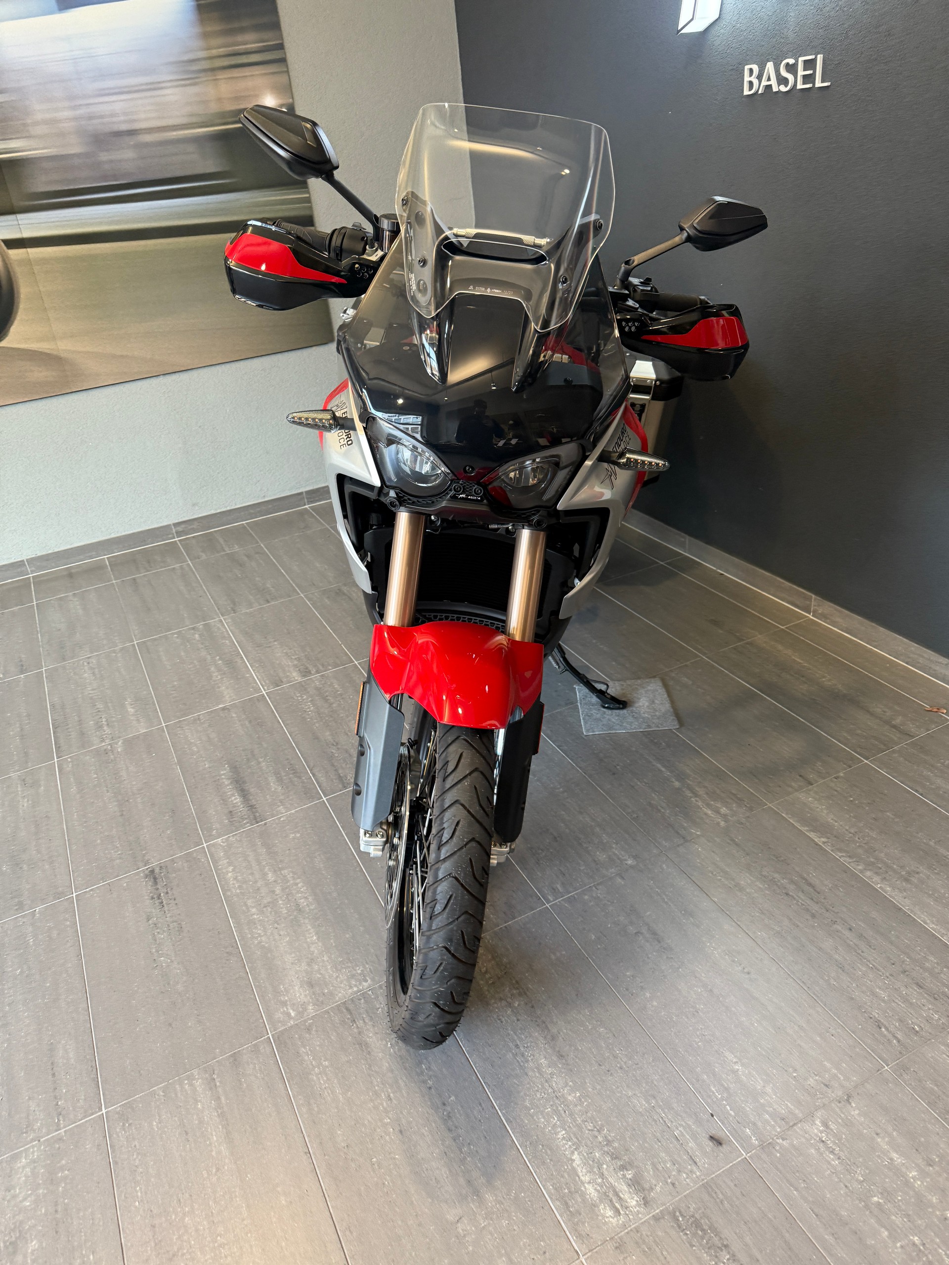 MV AGUSTA Enduro Veloce-image-3