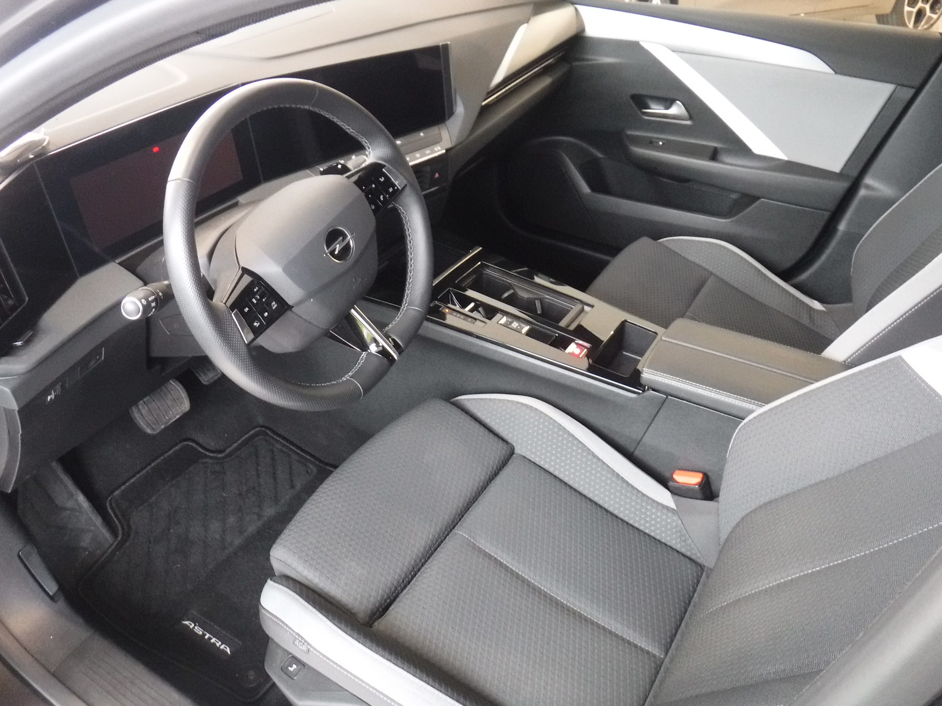 OPEL Astra 1.2i Turbo MHEV Edition A-image-3