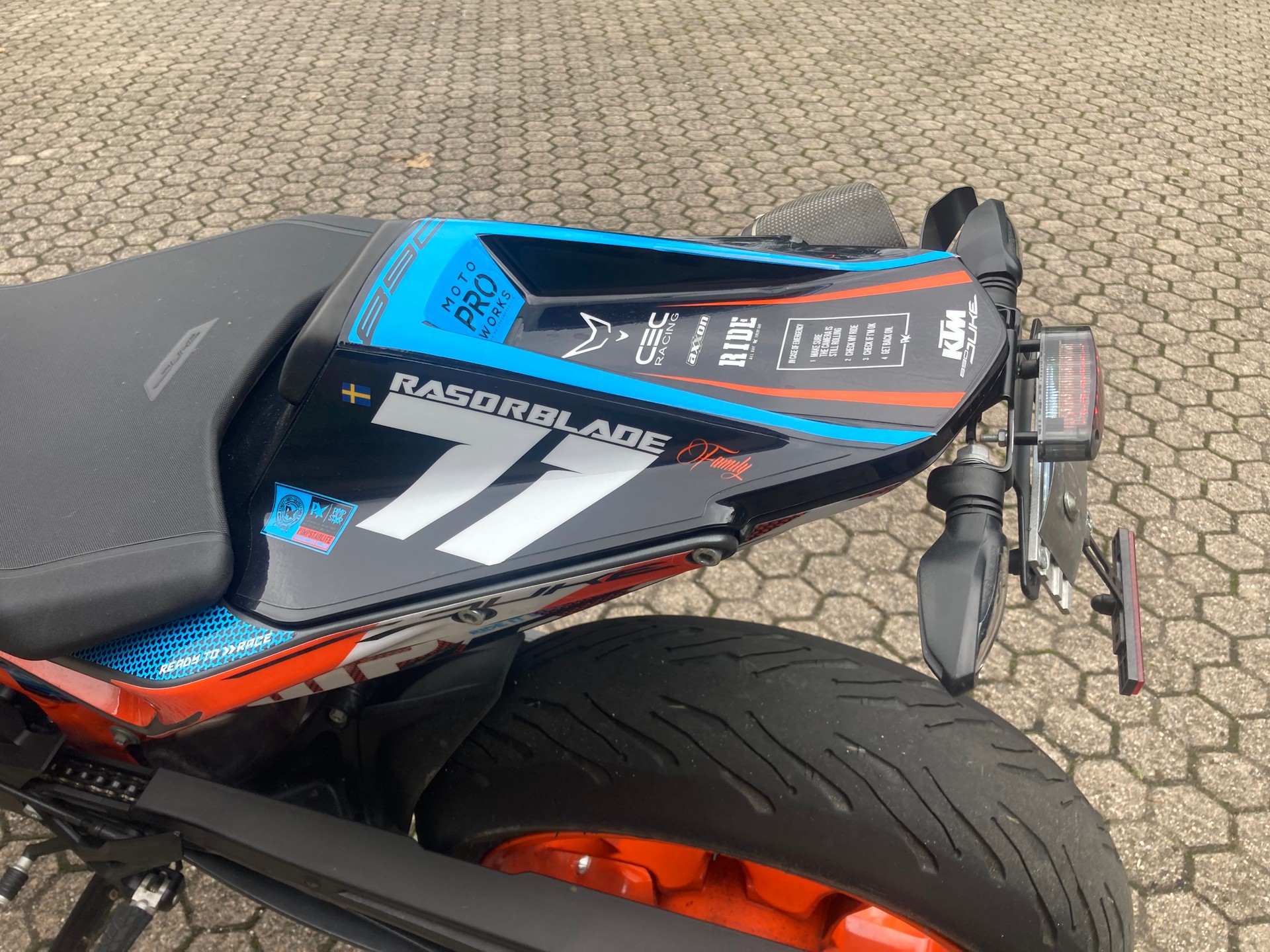 KTM 890 Duke R-image-6