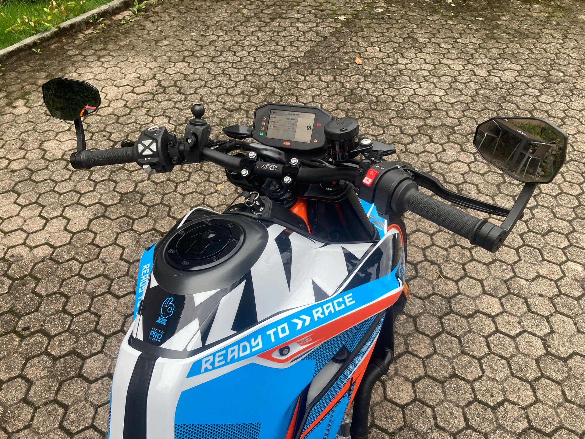 KTM 890 Duke R-image-1