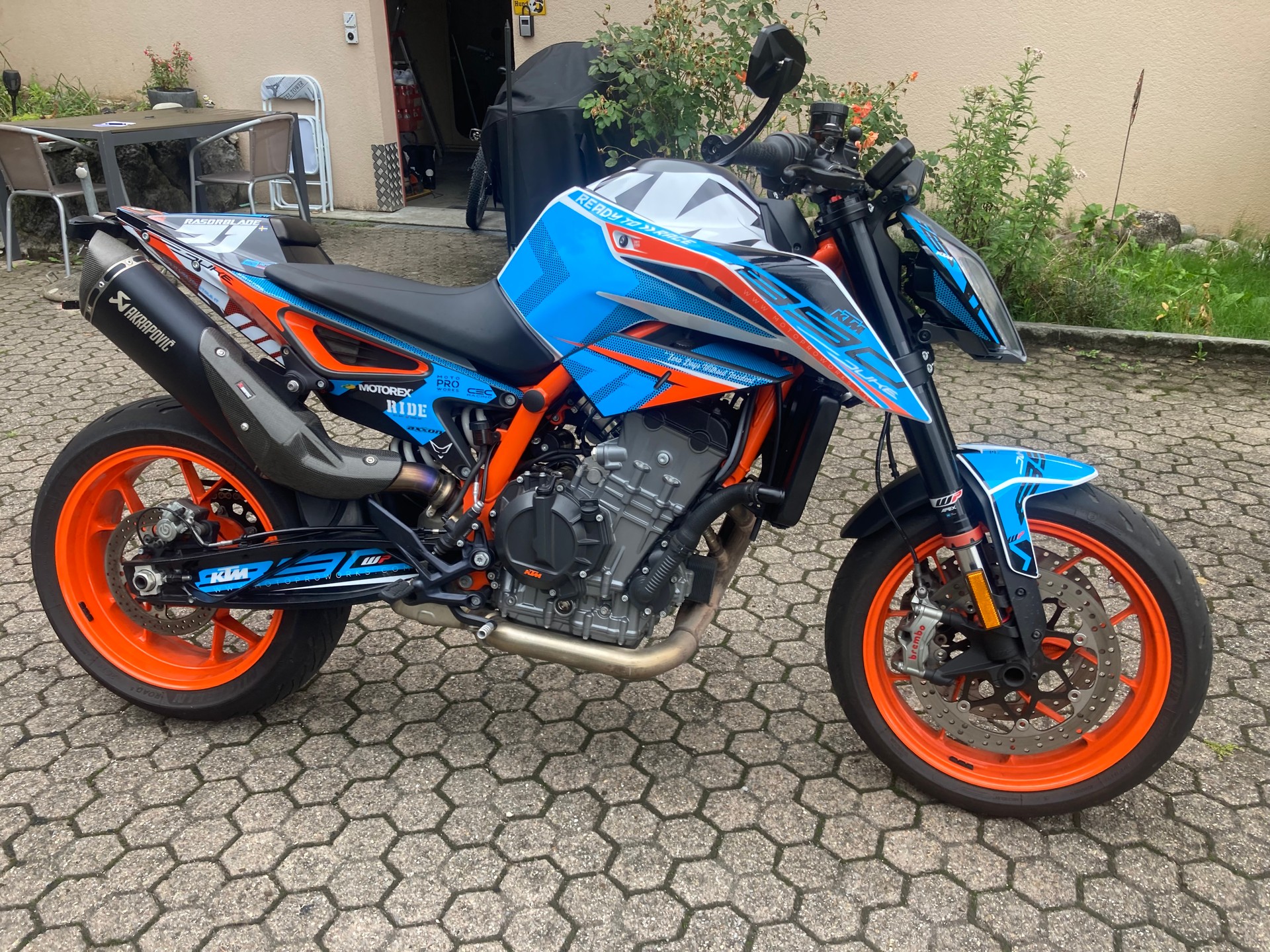 KTM 890 Duke R-image-3