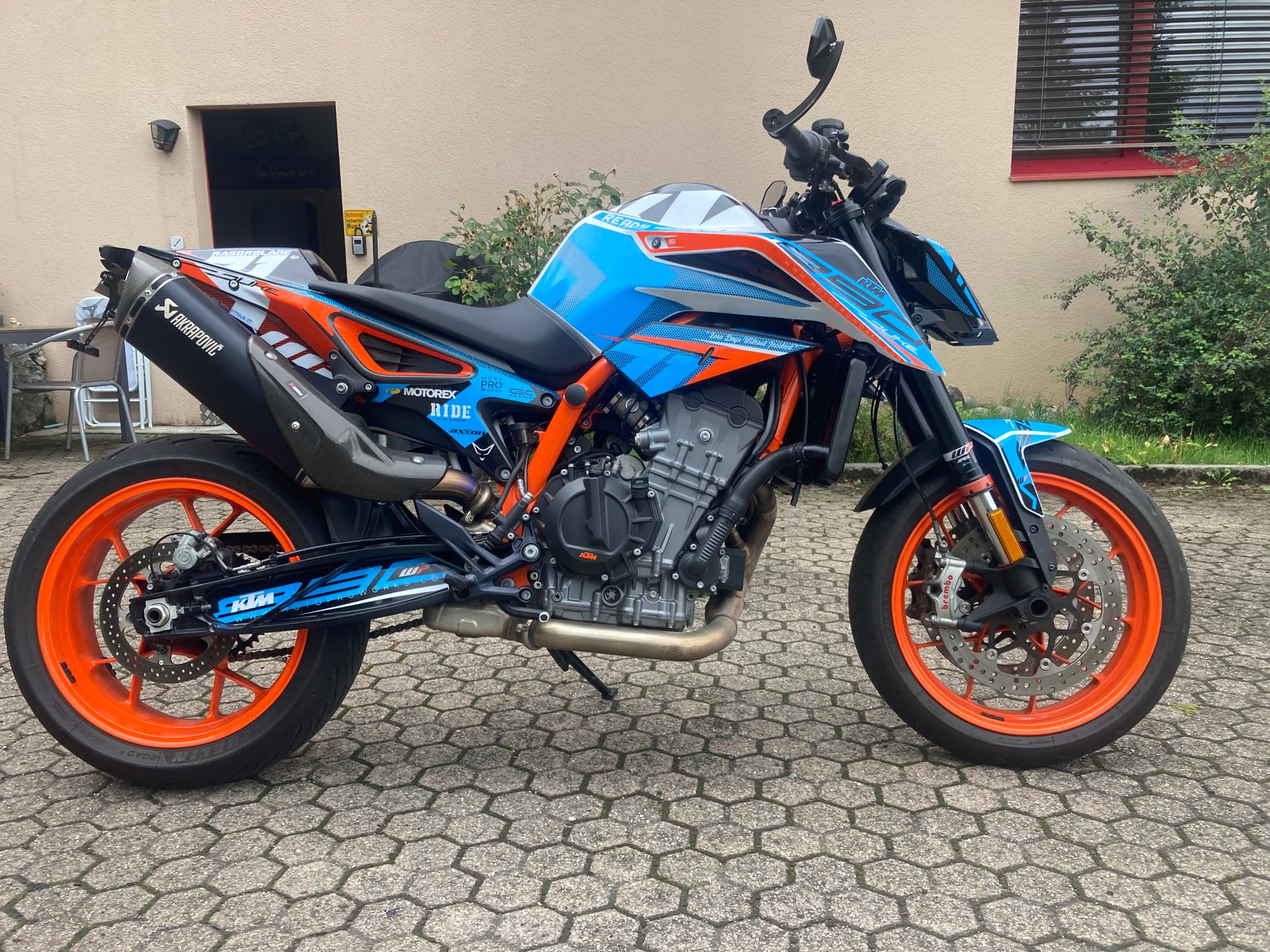 KTM 890 Duke R-image-2