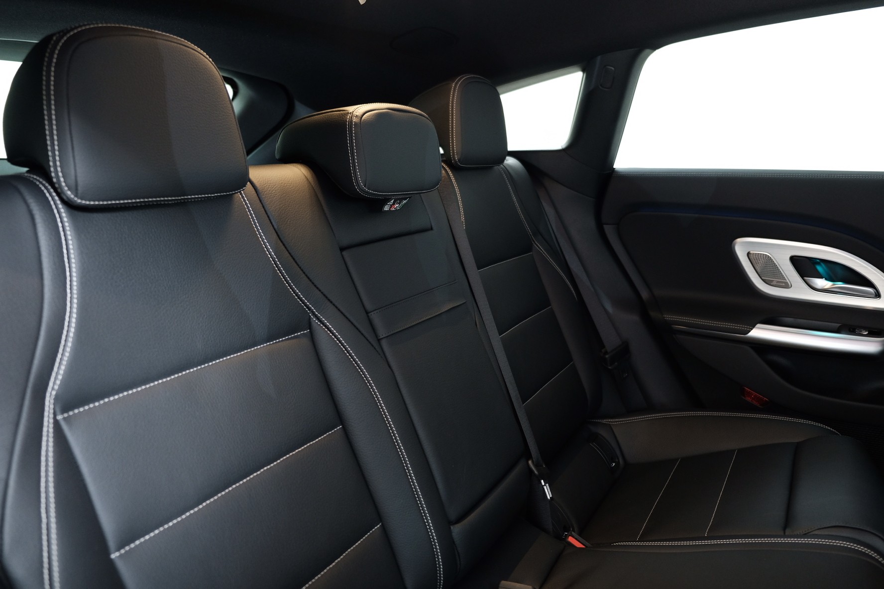 MERCEDES-BENZ CLA Shooting Brake 350 4Matic 85 kWh EQ-image-9