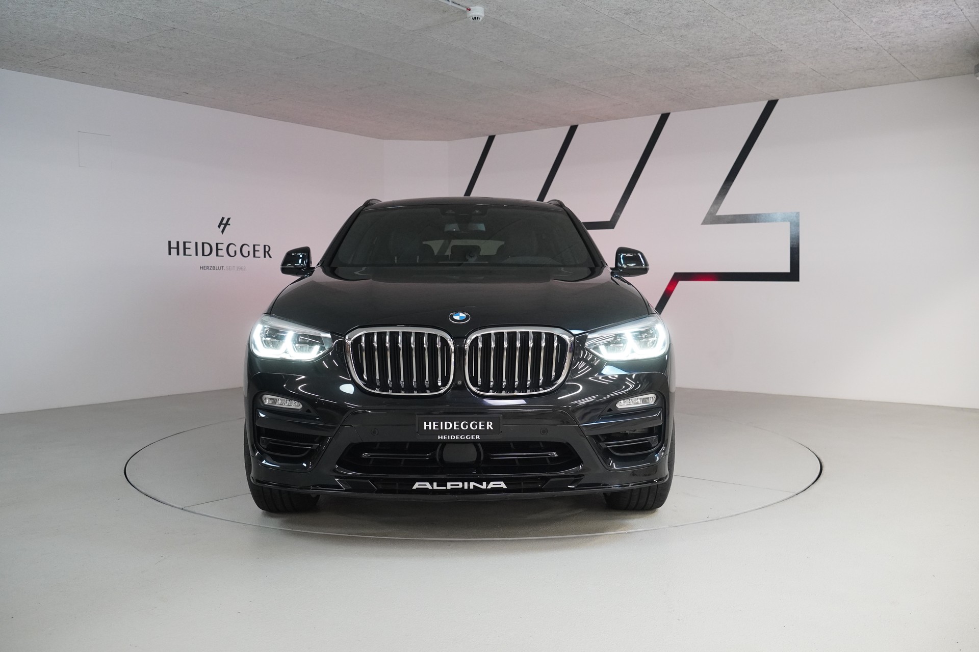BMW-ALPINA XD4 Switch-Tronic-showroom-element-1