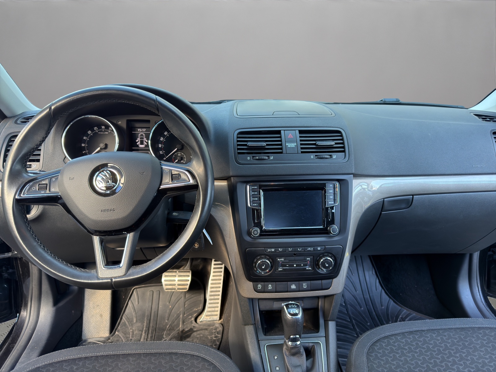 SKODA Yeti 2.0 TDI Ambition 4x4 DSG-image-13