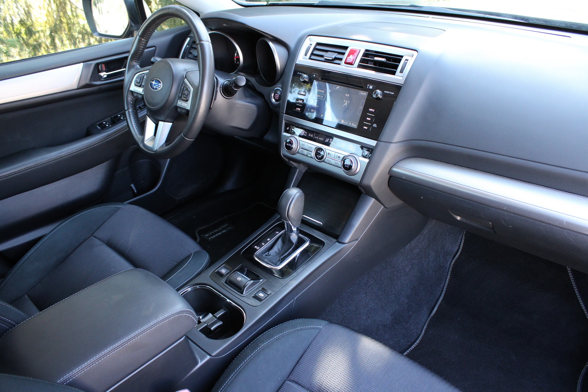 SUBARU Outback 2.5i Swiss AWD Lineartronic-image-12