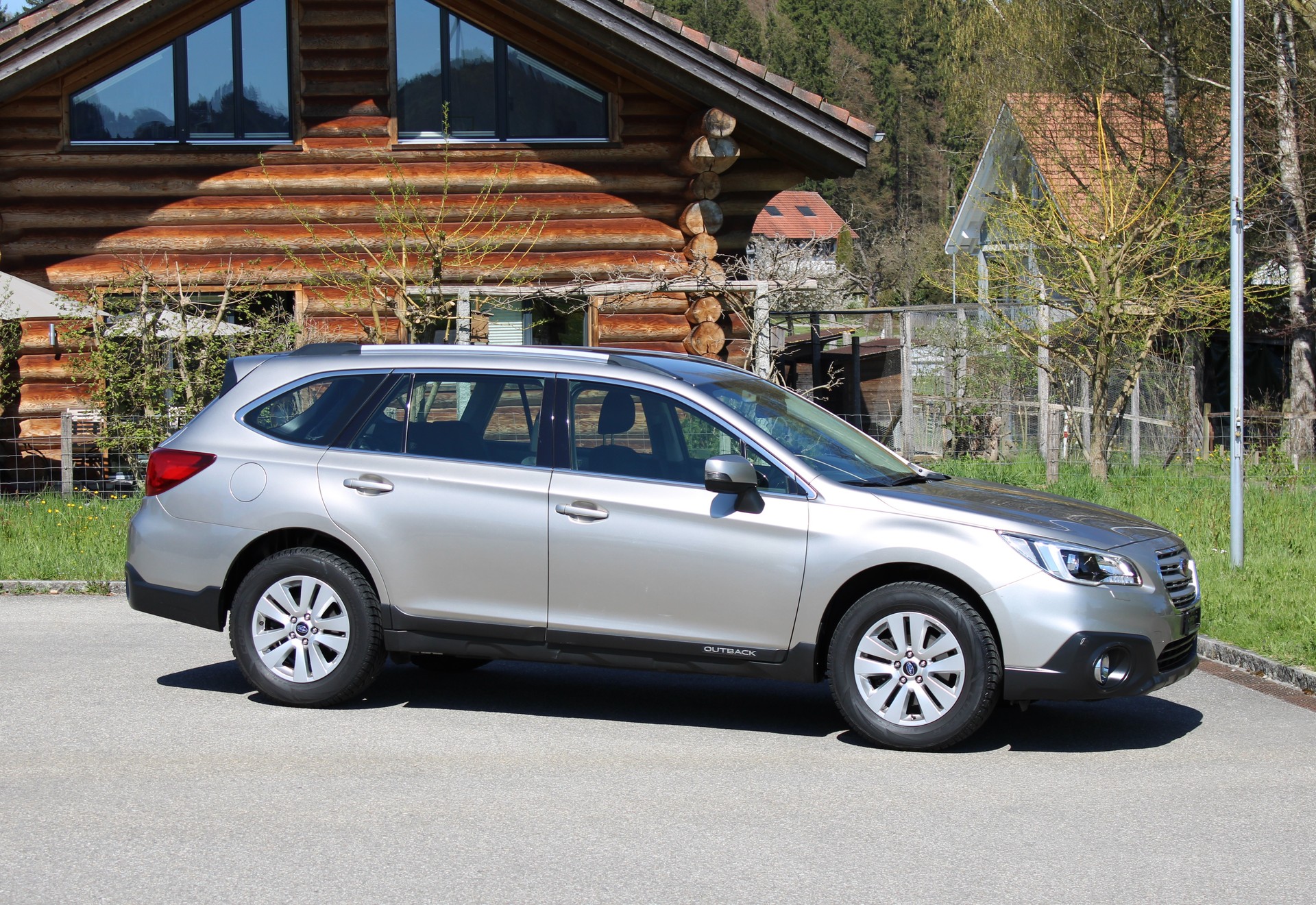 SUBARU Outback 2.5i Swiss AWD Lineartronic-image-1