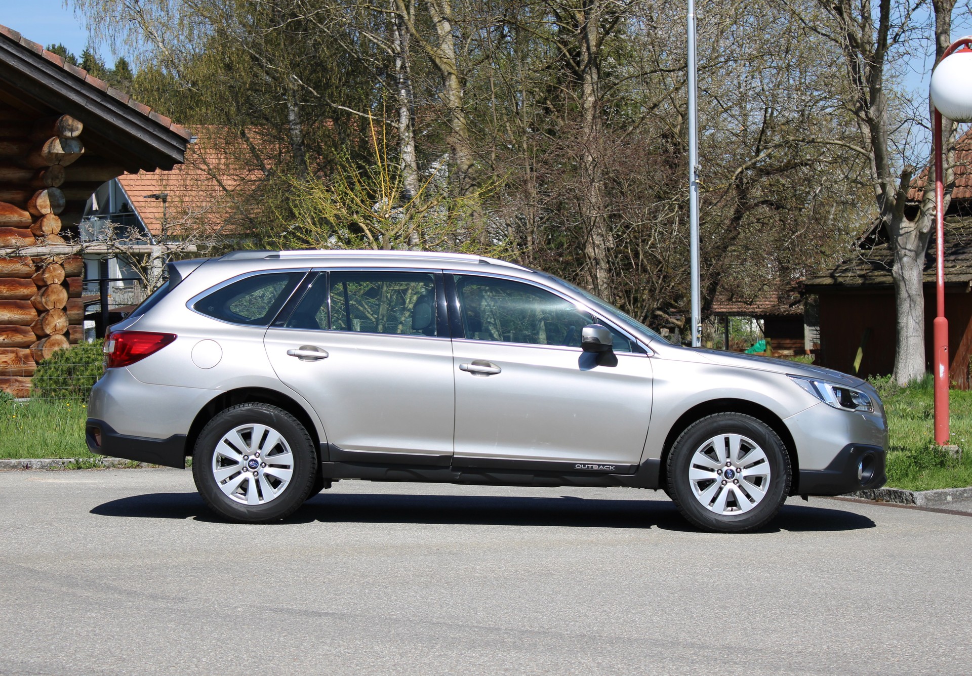 SUBARU Outback 2.5i Swiss AWD Lineartronic-image-3