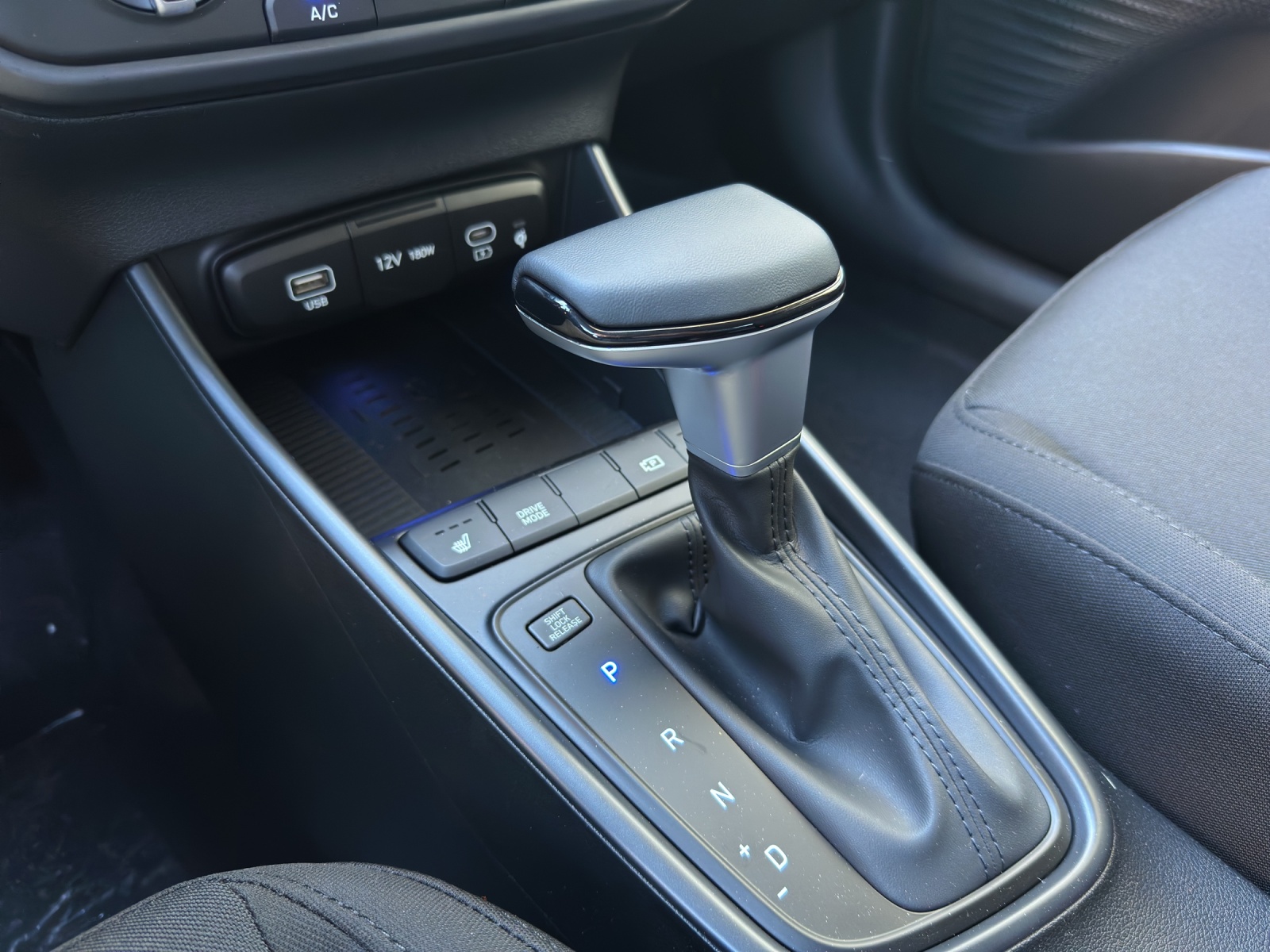 HYUNDAI i20 1.0 T-GDi Amplia-image-10