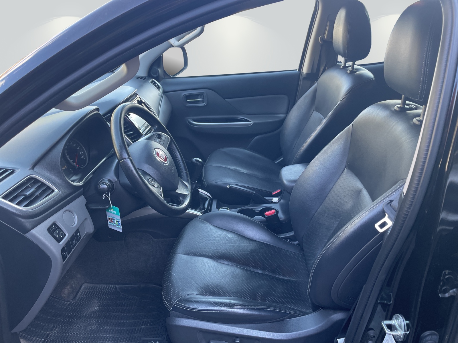 FIAT Fullback LX 2.4 MJ DC Swiss 4WD-image-4