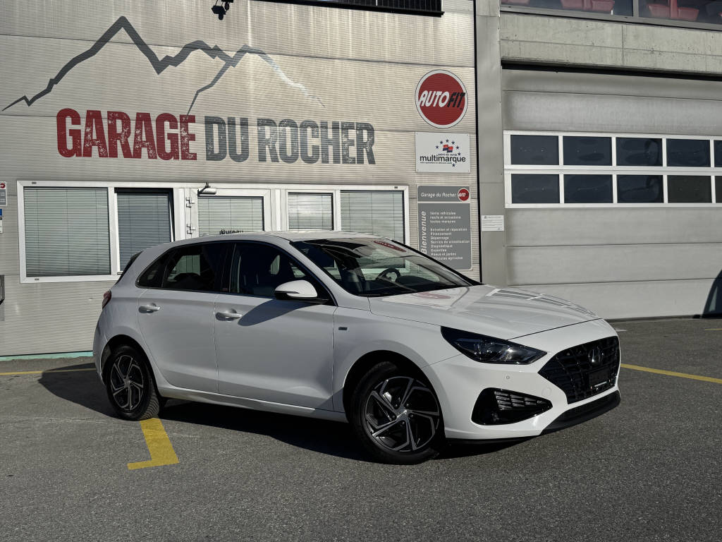 HYUNDAI i30 1.5 T-GDi Amplia-showroom-element-1