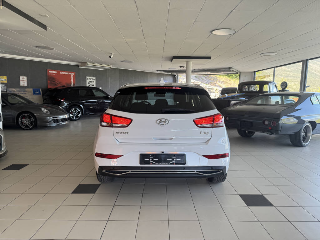 HYUNDAI i30 1.5 T-GDi Amplia-image-18