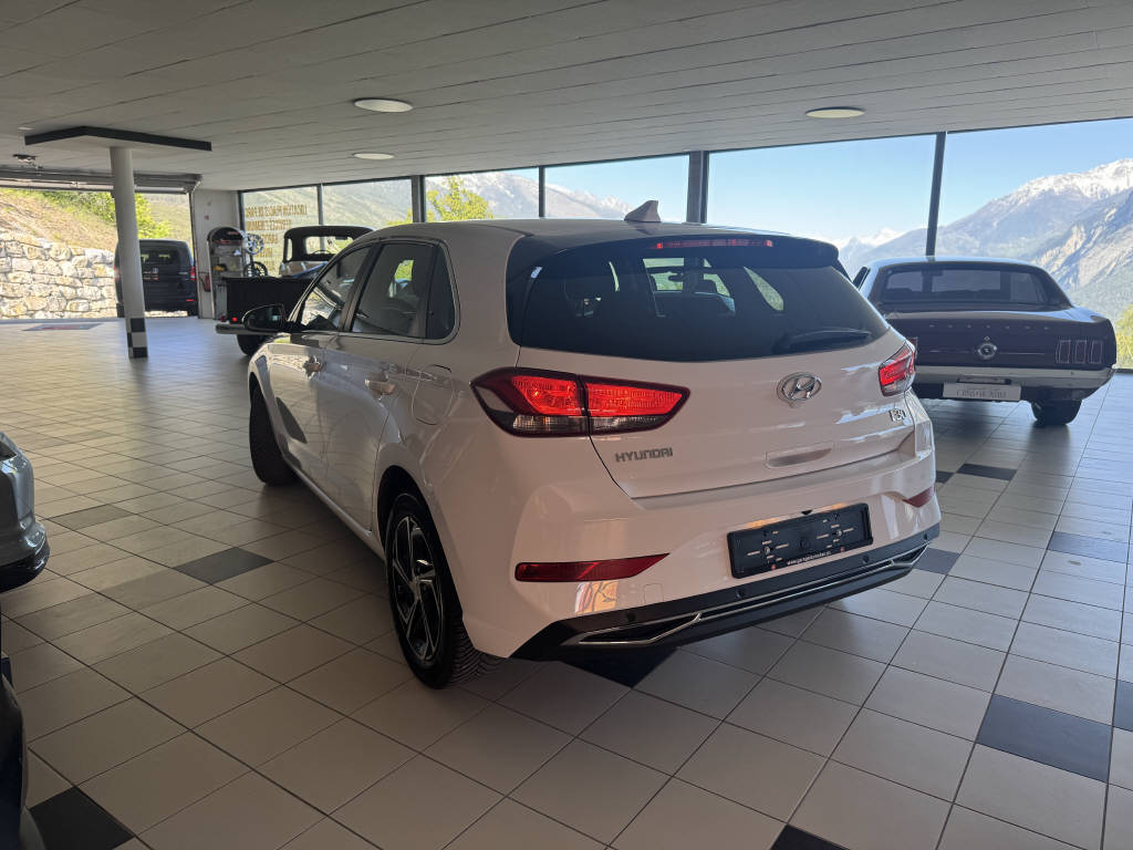 HYUNDAI i30 1.5 T-GDi Amplia-image-14