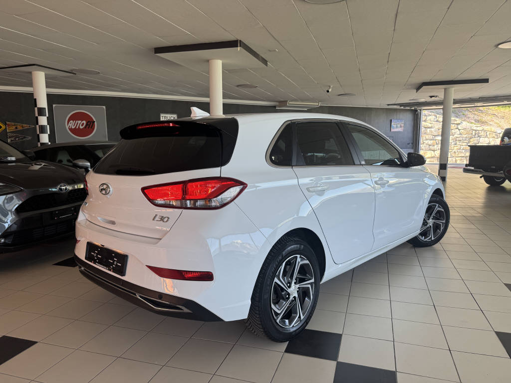 HYUNDAI i30 1.5 T-GDi Amplia-image-13