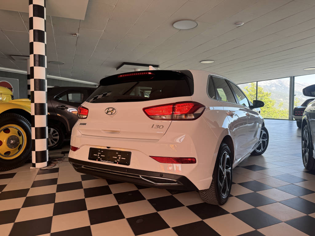 HYUNDAI i30 1.5 T-GDi Amplia-image-15