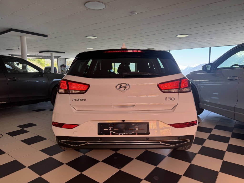 HYUNDAI i30 1.5 T-GDi Amplia-image-16