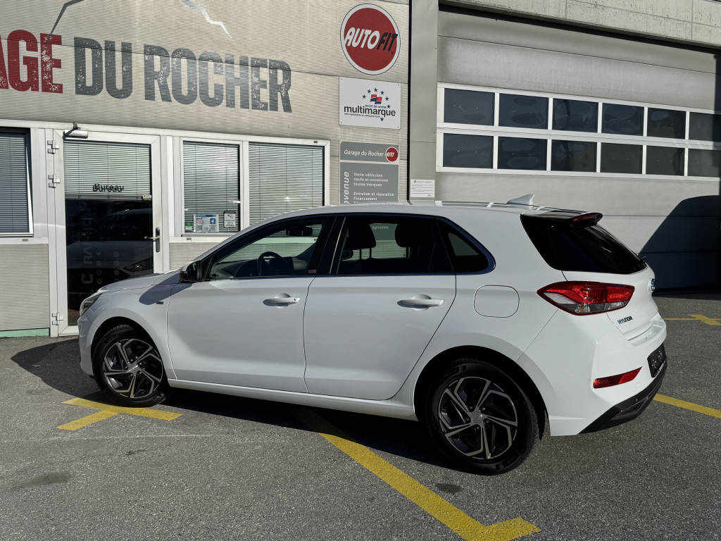 HYUNDAI i30 1.5 T-GDi Amplia-showroom-element-3