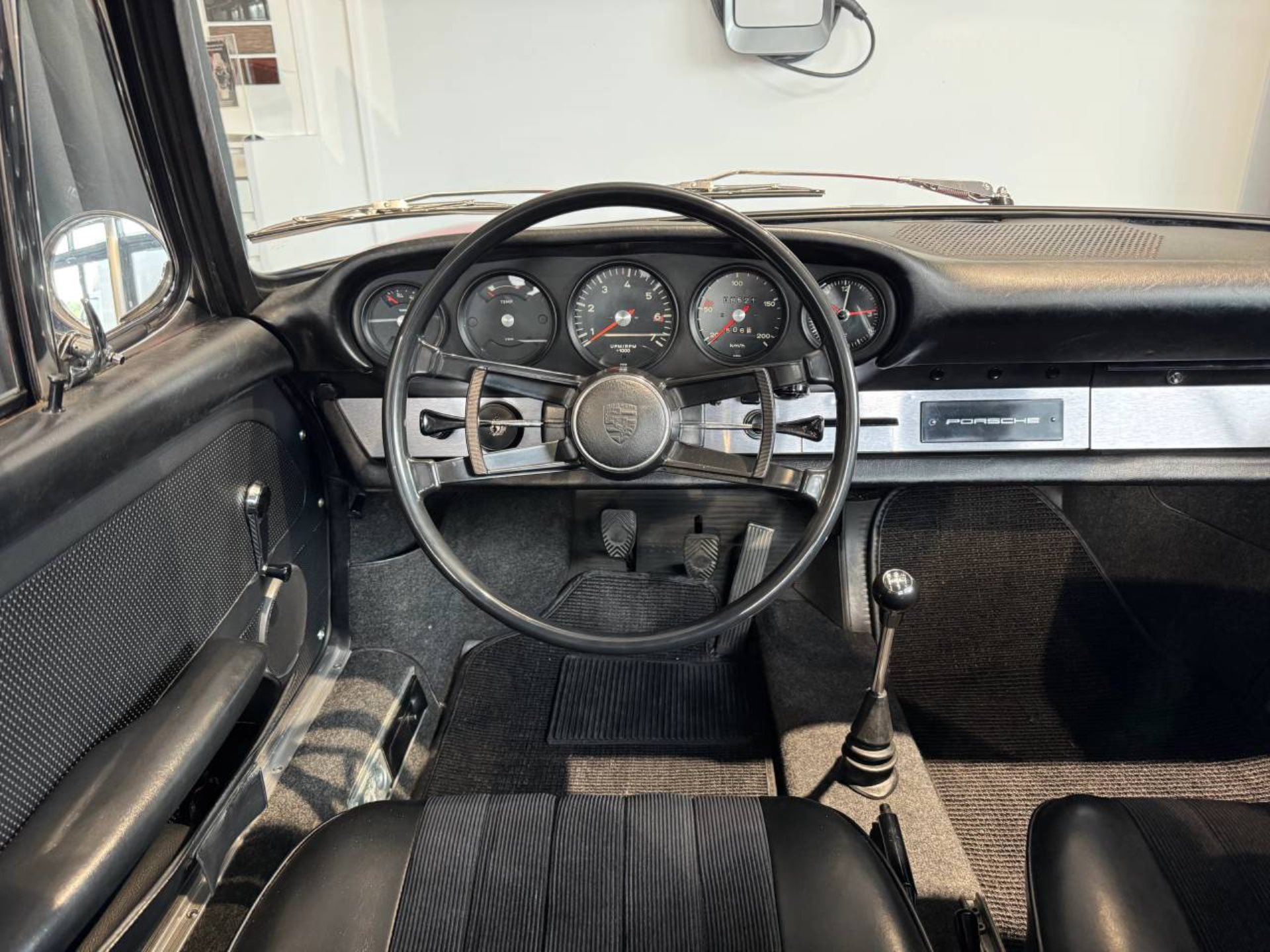 PORSCHE 912 Coupé (Karmann)-image-13