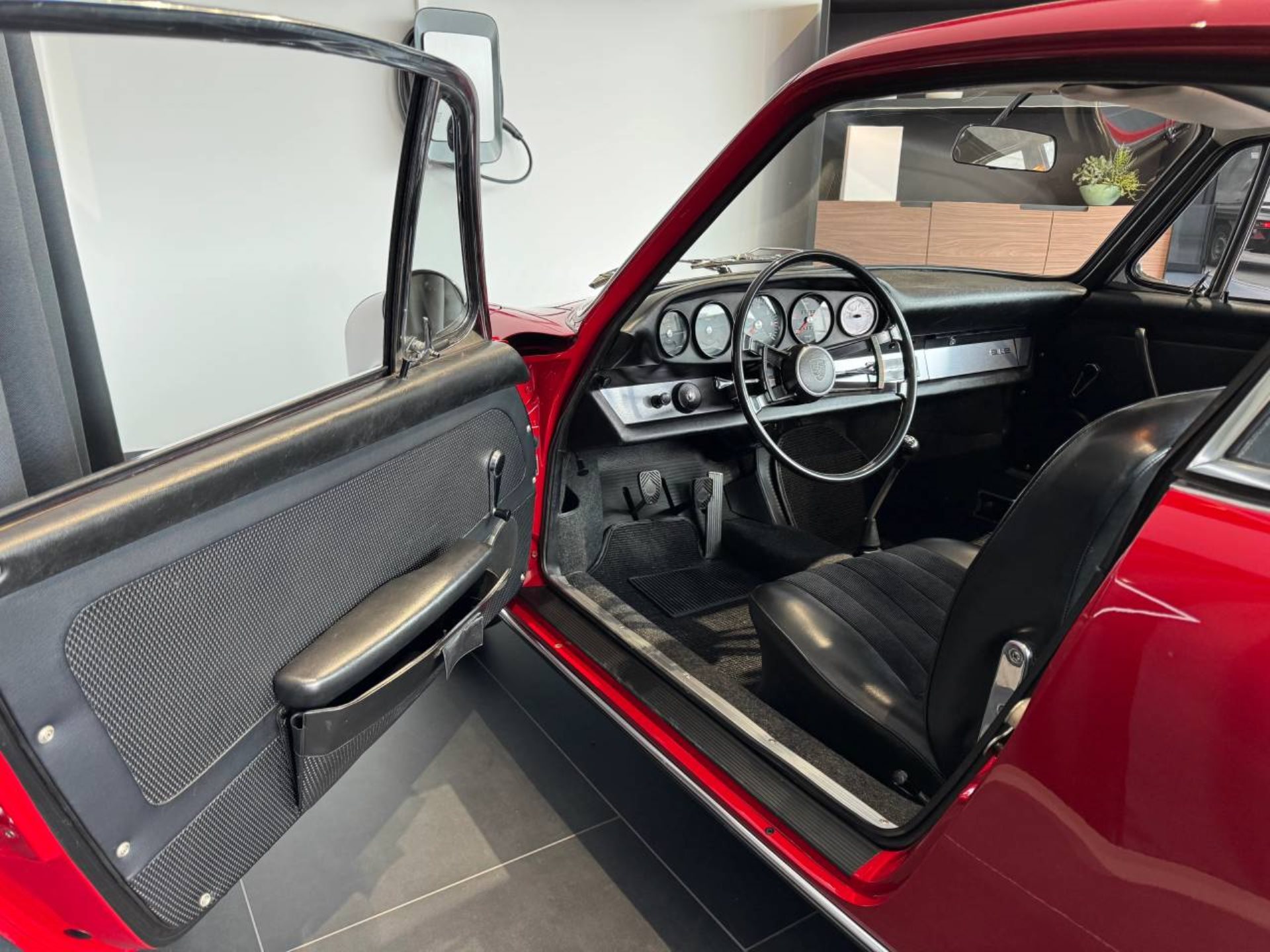 PORSCHE 912 Coupé (Karmann)-showroom-element-3
