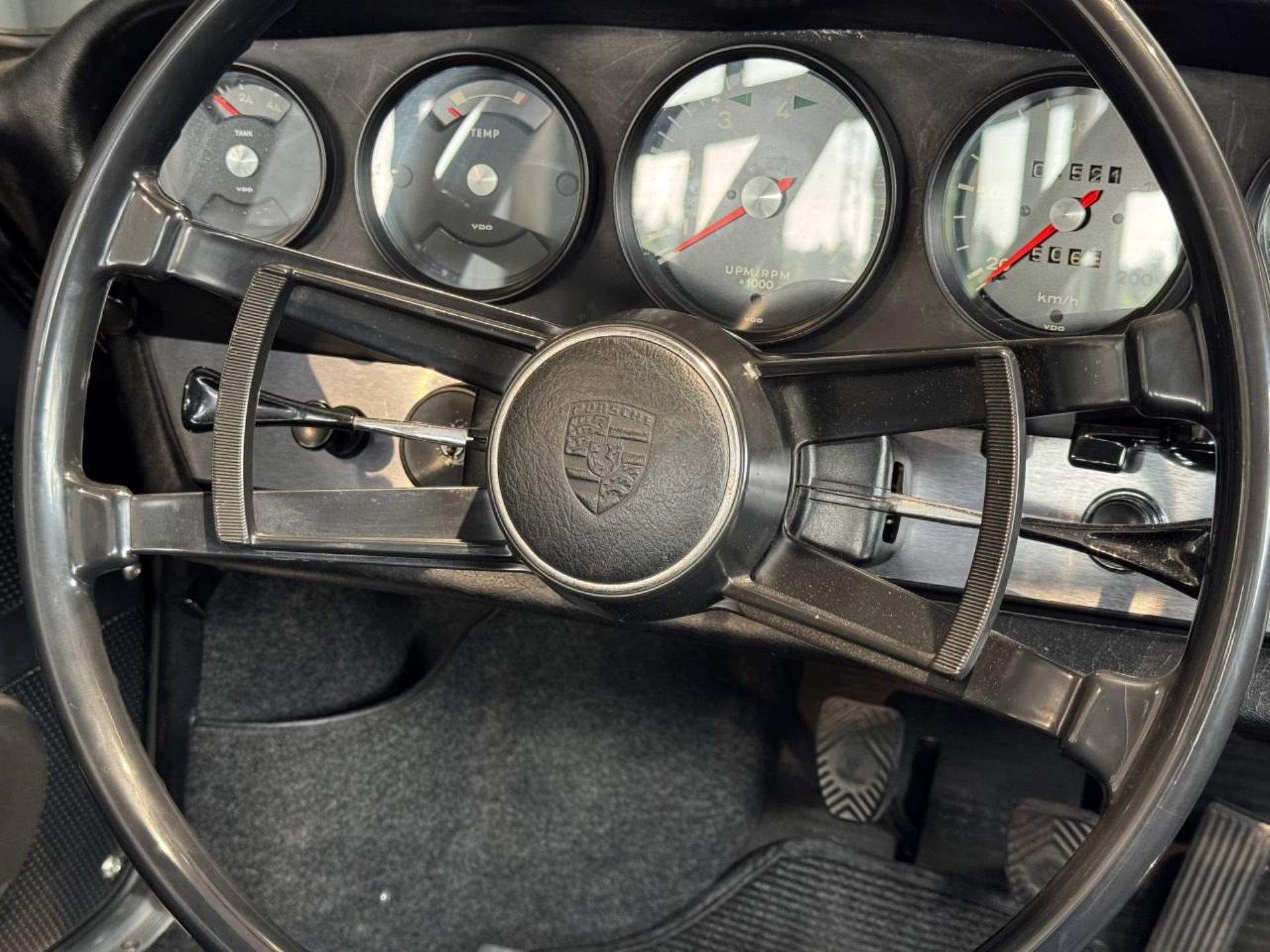 PORSCHE 912 Coupé (Karmann)-image-14