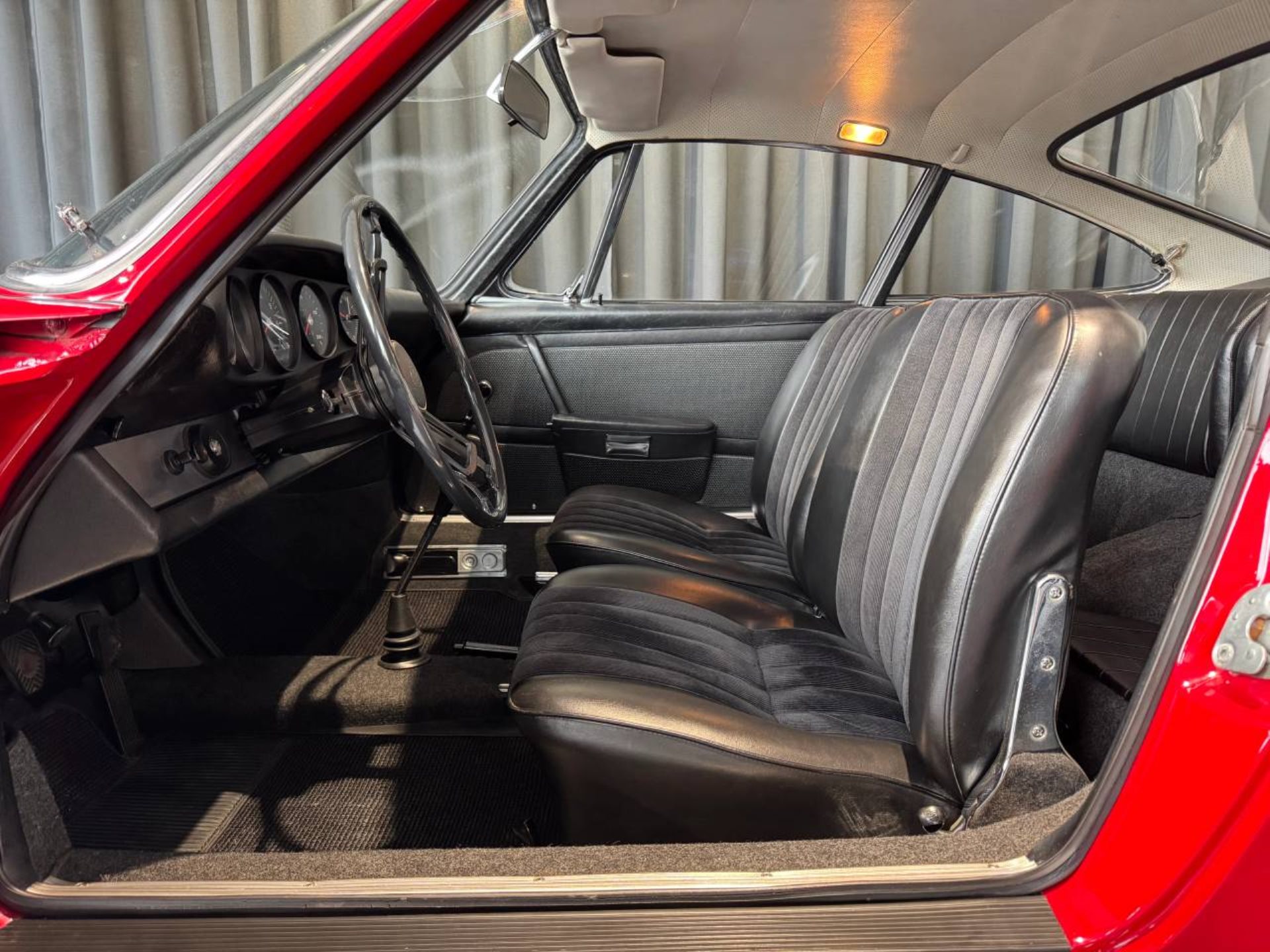 PORSCHE 912 Coupé (Karmann)-image-4