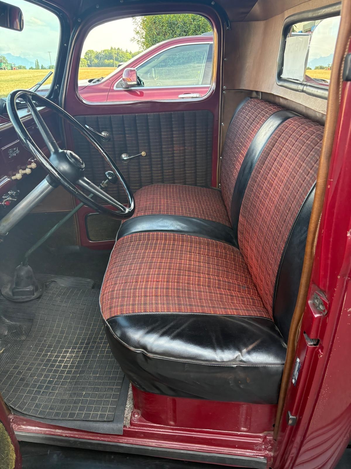 FORD F-Pickup-showroom-element-3