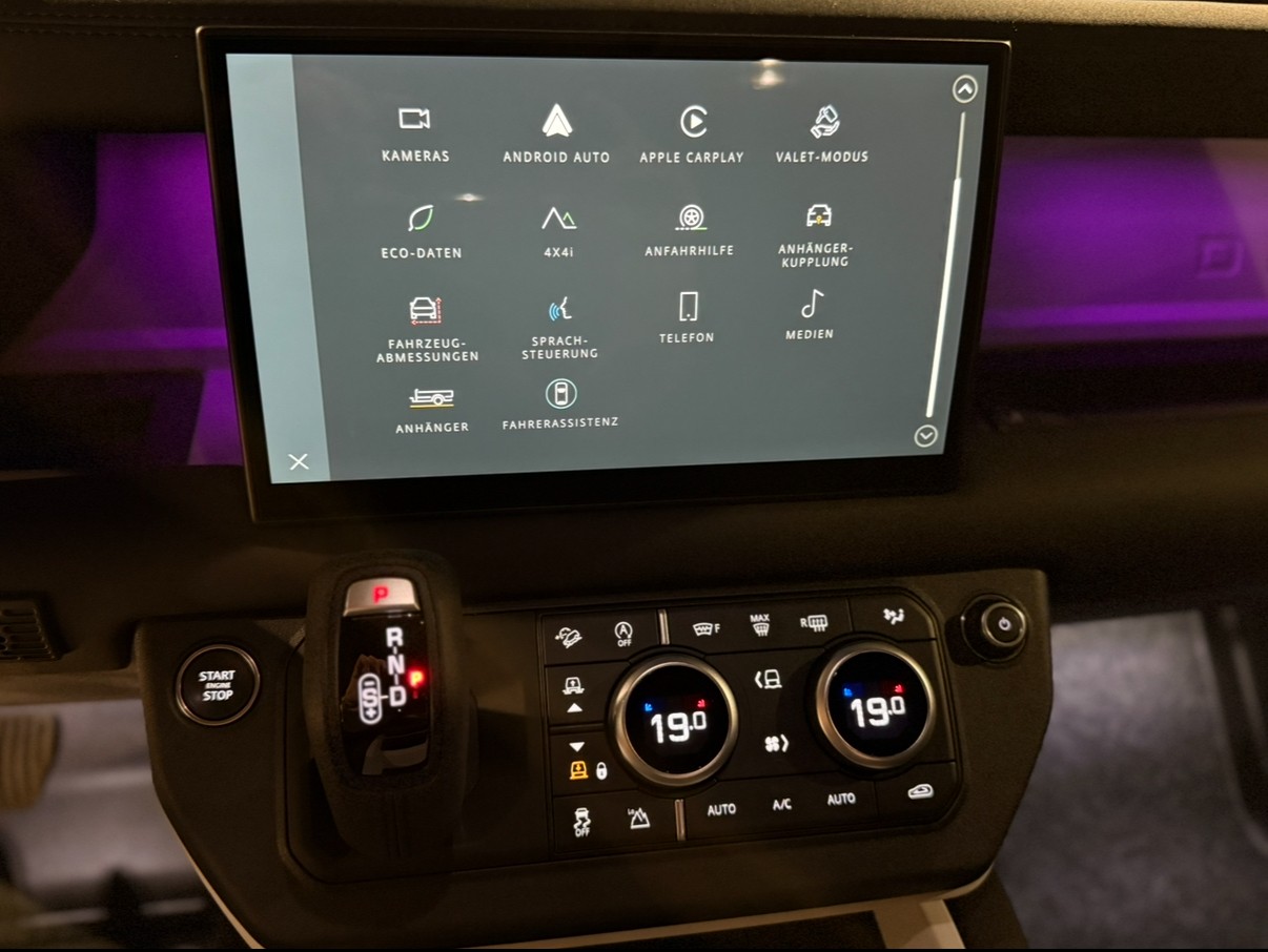 LAND ROVER Defender 110 3.0 D I6 300 X-Dynamic SE AWD AT8-image-9