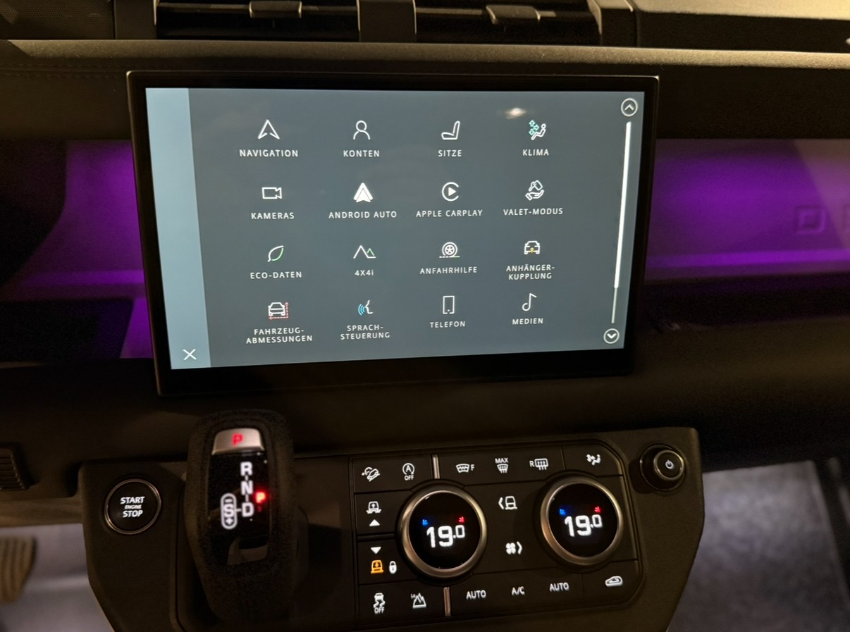 LAND ROVER Defender 110 3.0 D I6 300 X-Dynamic SE AWD AT8-image-10