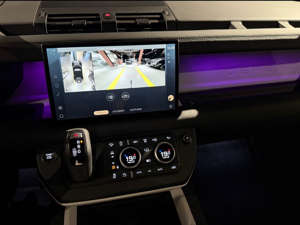 LAND ROVER Defender 110 3.0 D I6 300 X-Dynamic SE AWD AT8-image-12