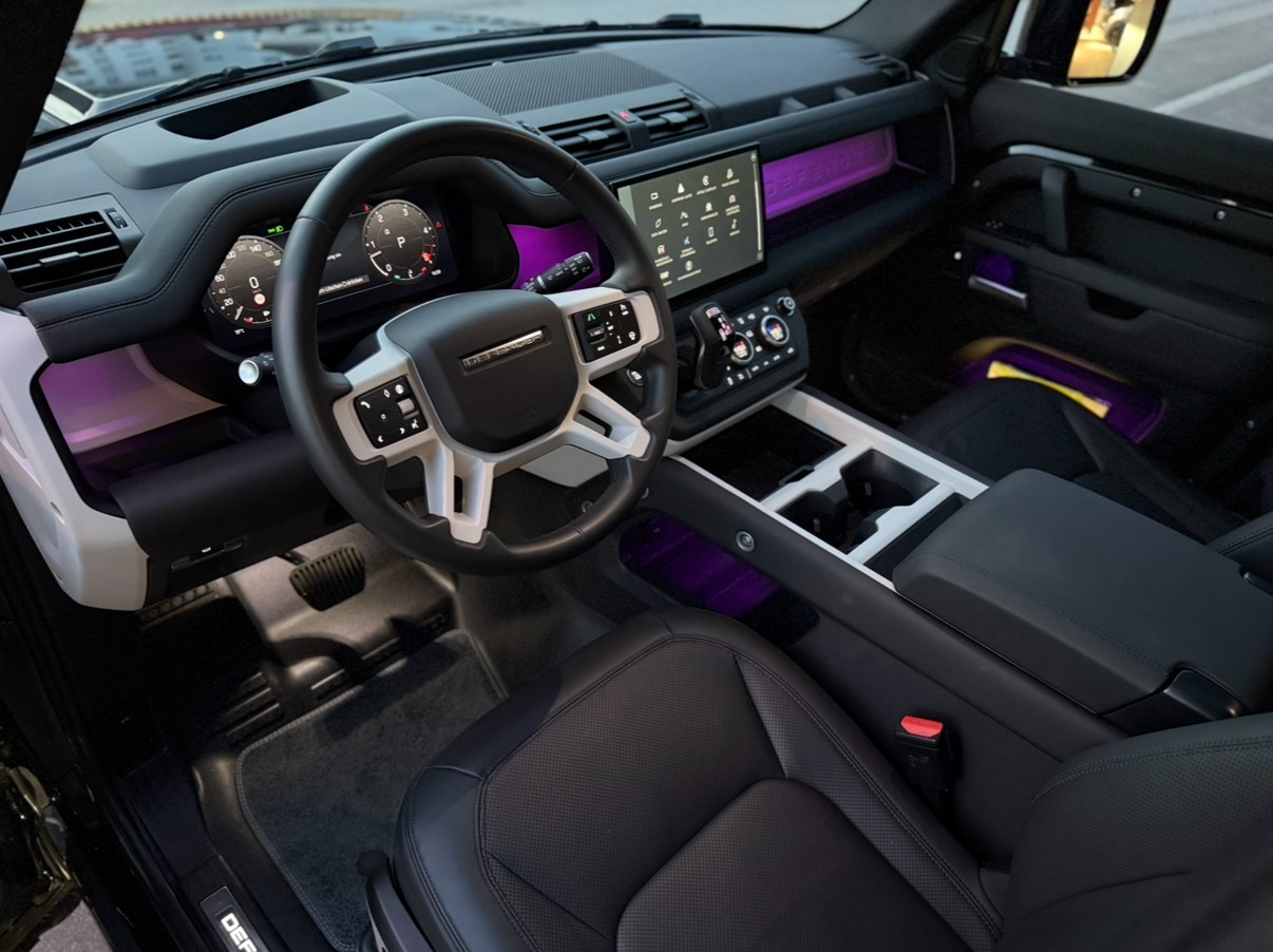 LAND ROVER Defender 110 3.0 D I6 300 X-Dynamic SE AWD AT8-image-6