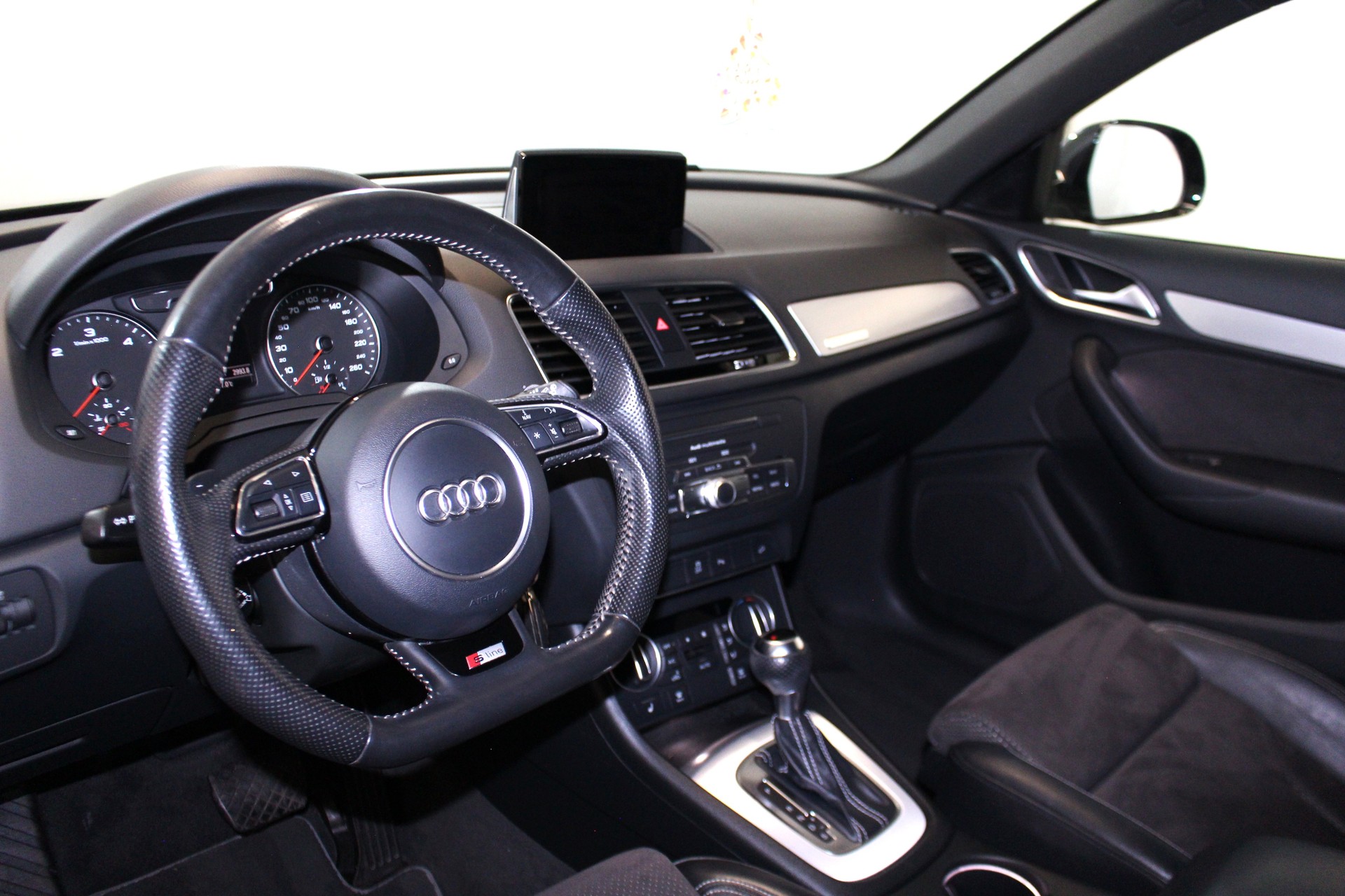 AUDI Q3 2.0 TDI 150 Sport qu. S-Tr.-image-11