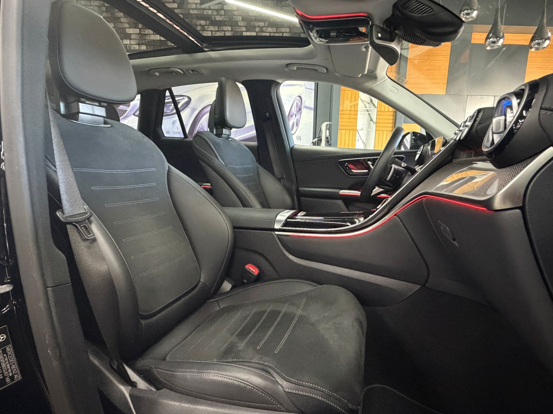 MERCEDES-BENZ GLC 200 4Matic AMG Line 9G-Tronic-image-20
