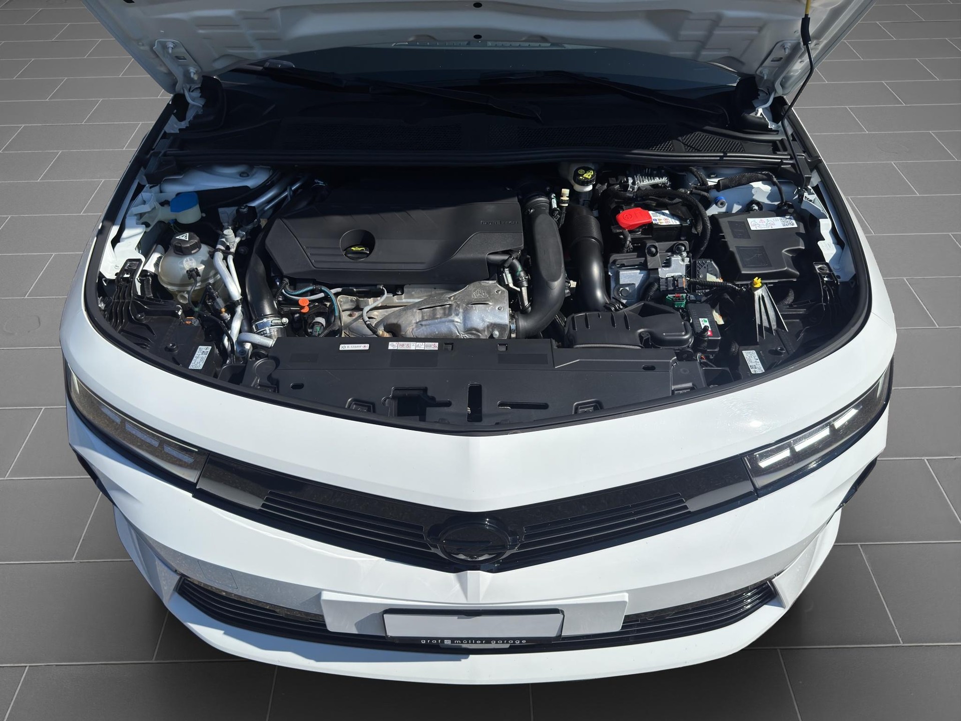 OPEL Astra 1.6 T PHEV 180 Swiss Plus-image-21