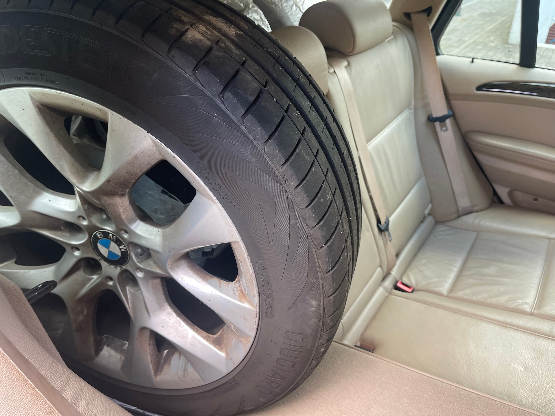 BMW X5 4.4i-image-10