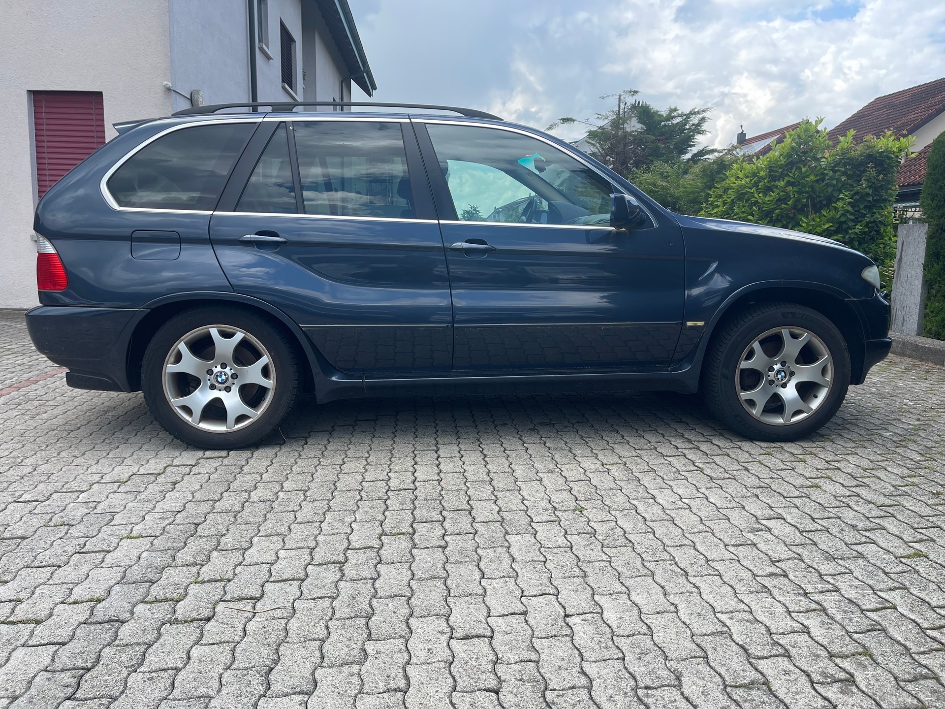 BMW X5 4.4i-image-3