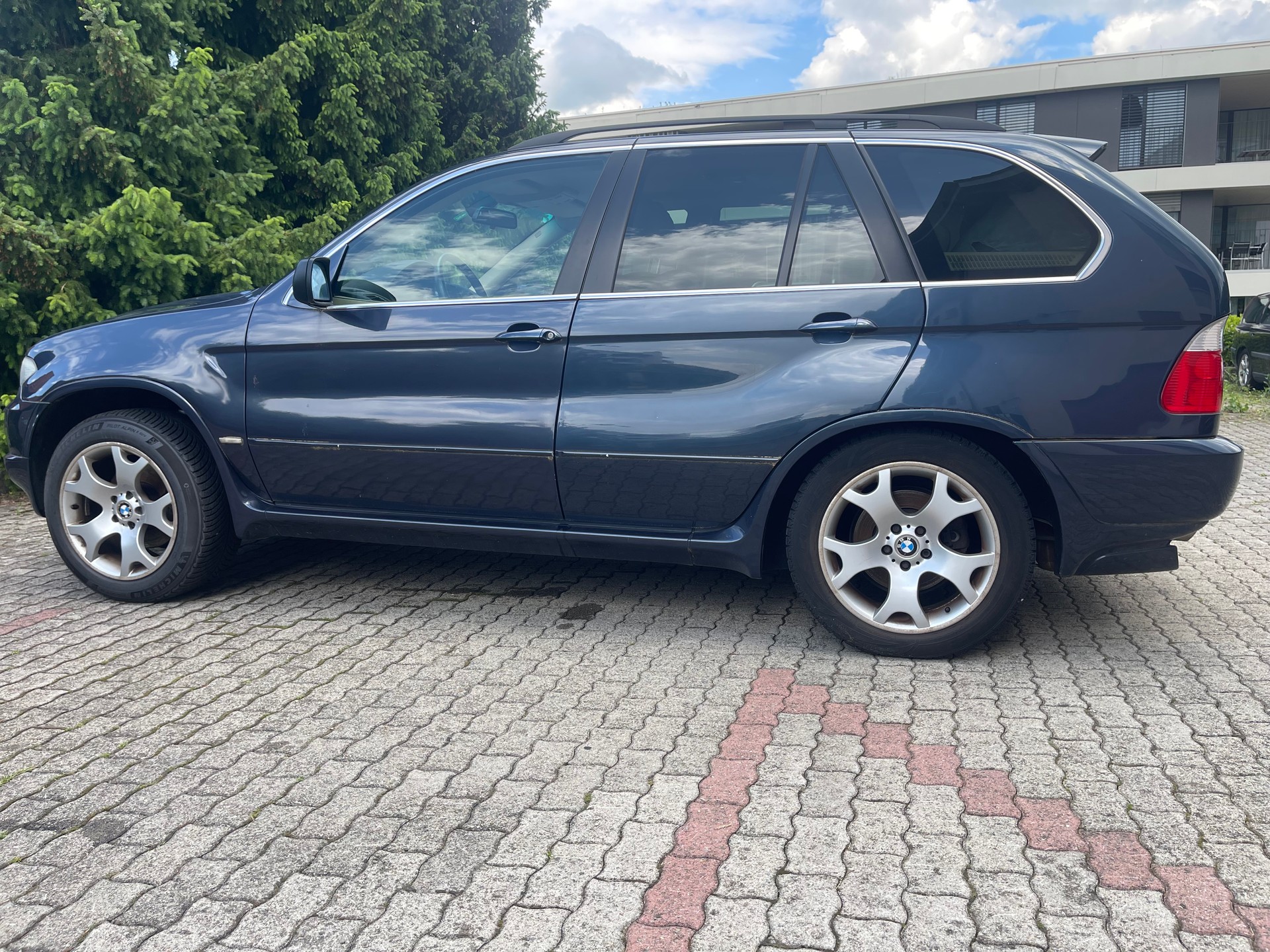 BMW X5 4.4i-image-2