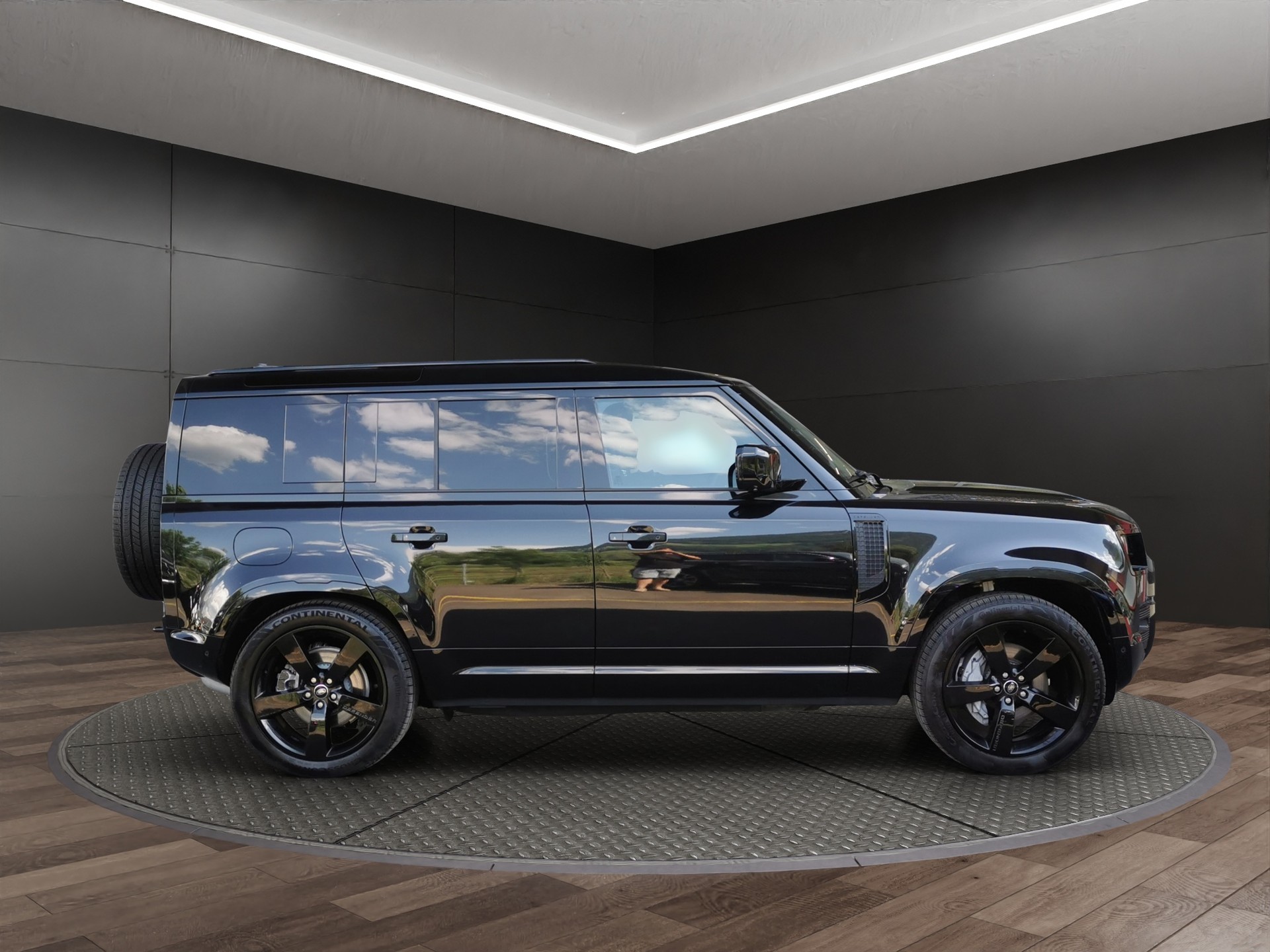 LAND ROVER Defender 110 3.0 D I6 300 X-Dynamic HSE AWD AT8-image-4