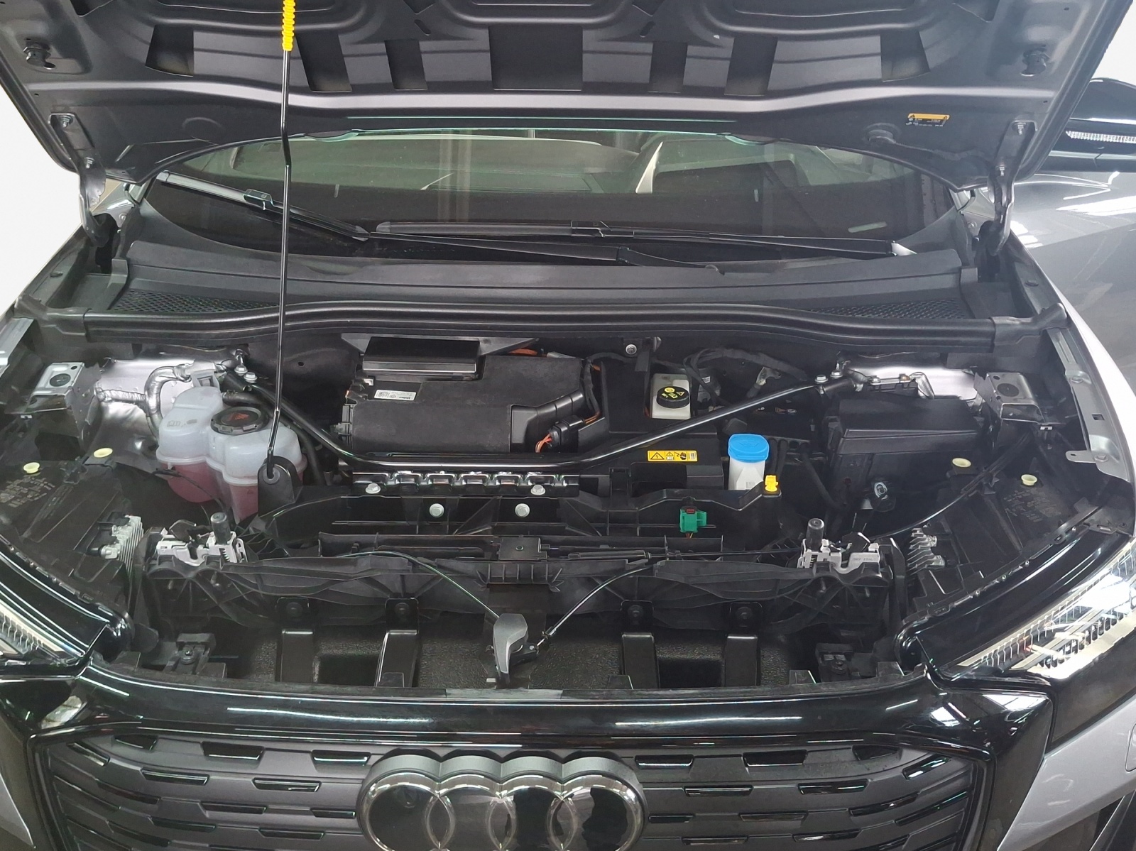 AUDI Q4 e-tron 50 quattro-image-15