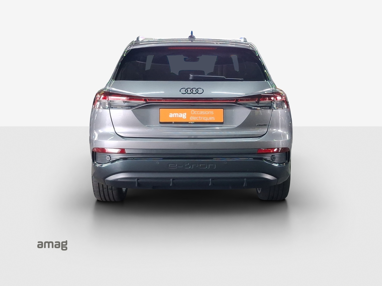 AUDI Q4 e-tron 50 quattro-showroom-element-3