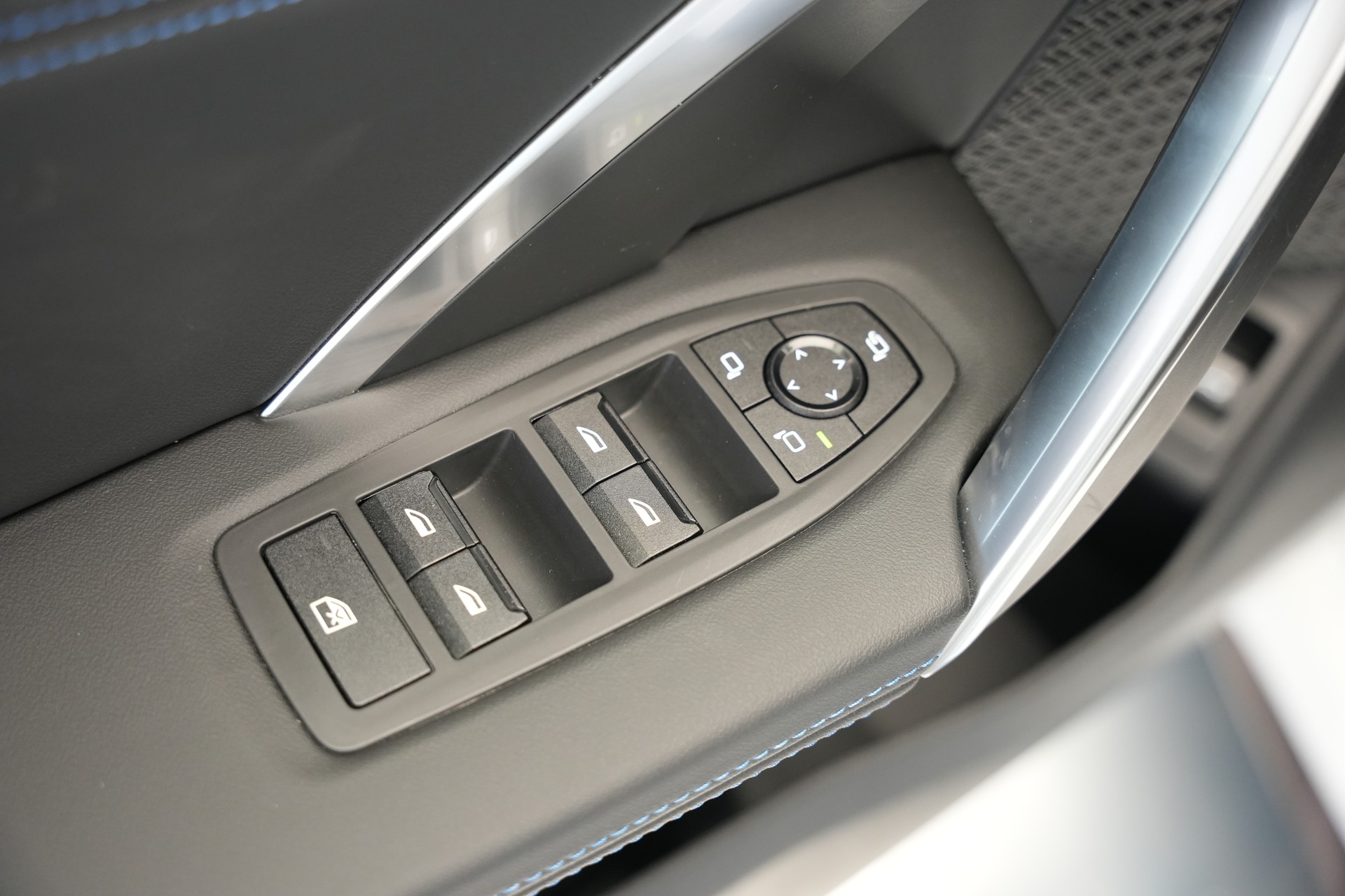 BMW X1 xDrive M35i *LED* *Komfortzugang*-image-18