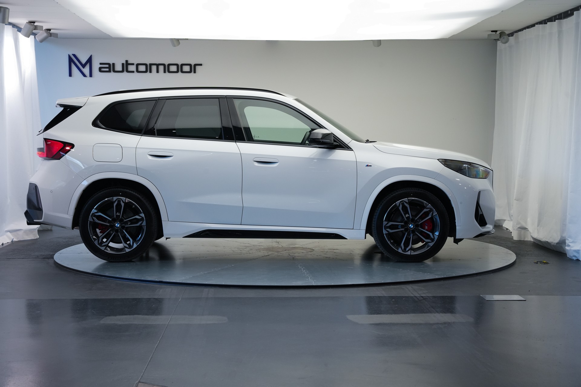 BMW X1 xDrive M35i *LED* *Komfortzugang*-showroom-element-3