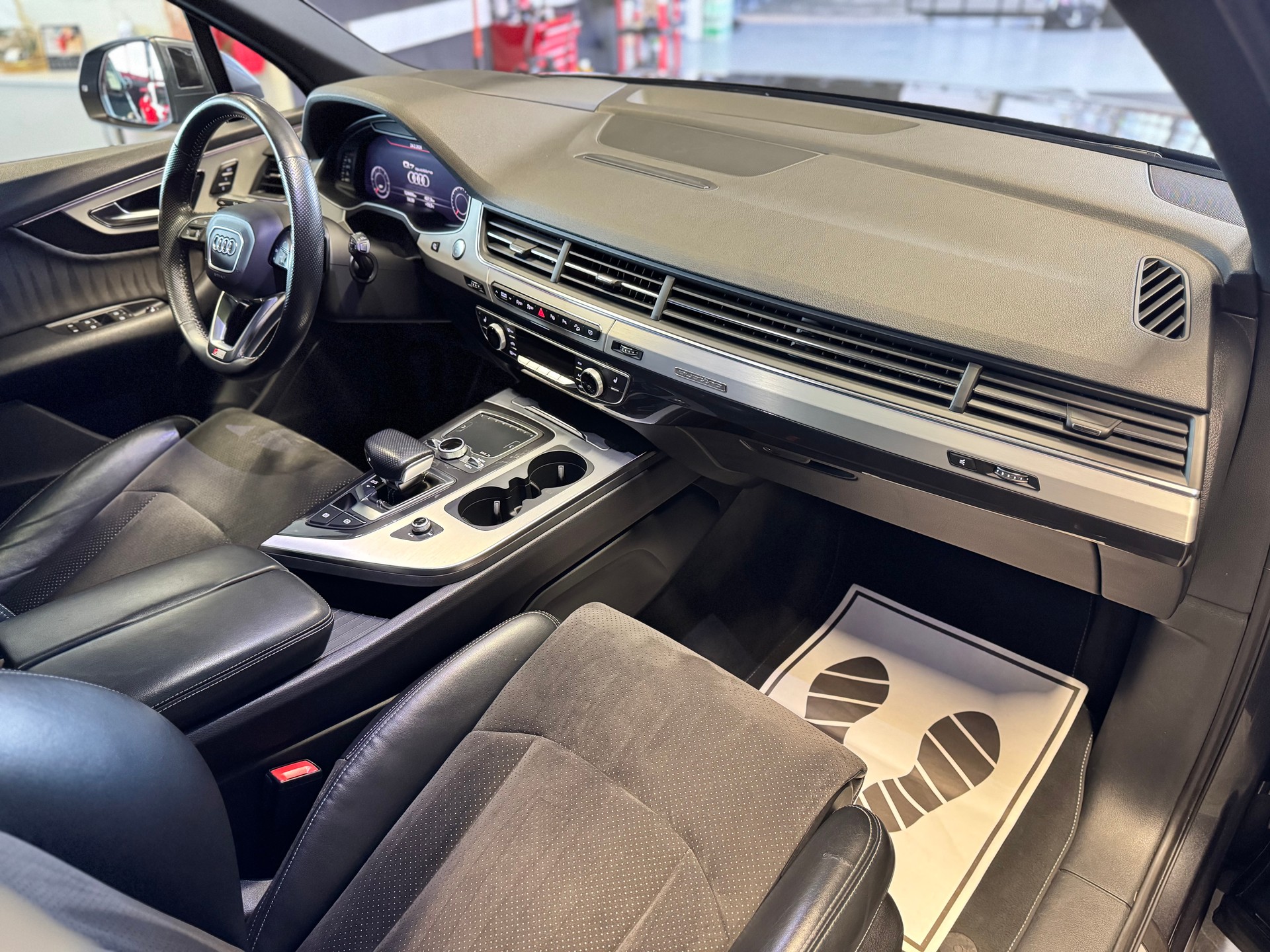 AUDI Q7 50 TDI quattro tiptronic *7Plätzer*-image-8